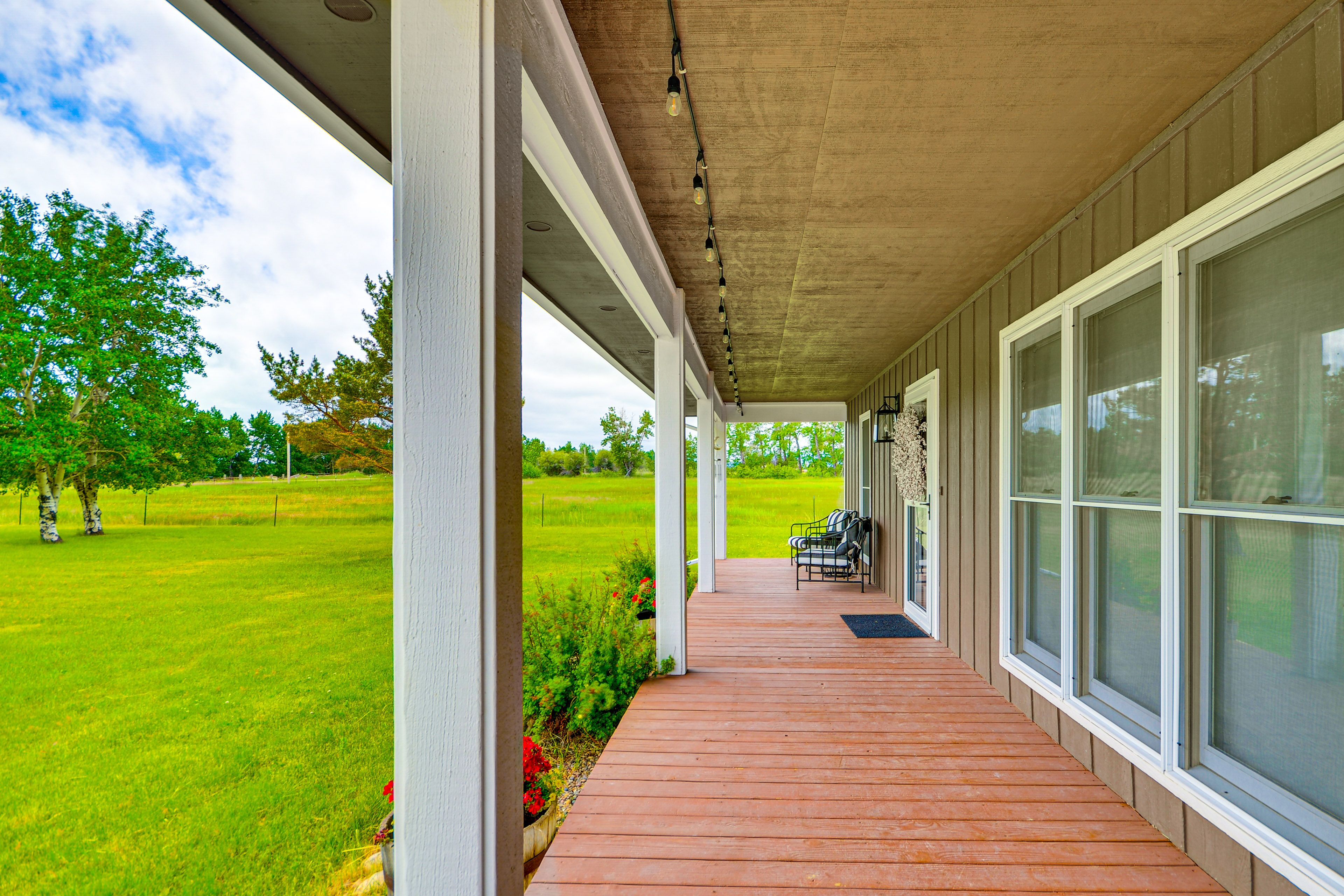 House Exterior | Furnished Porch