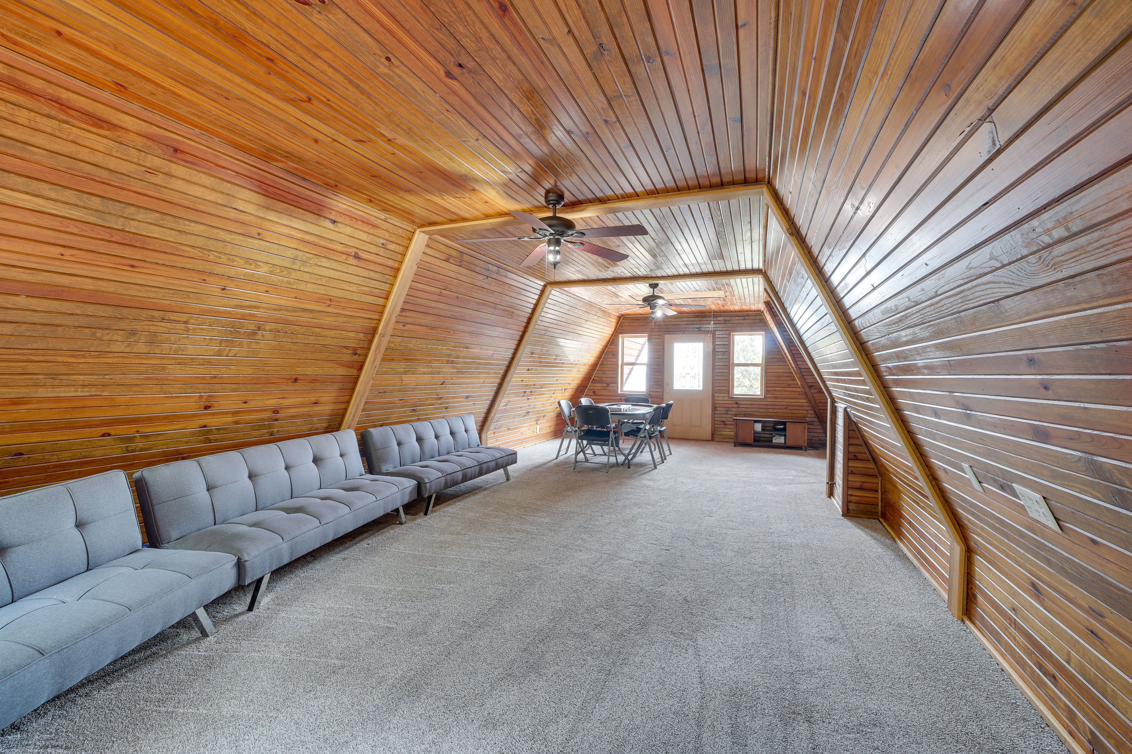 Family Room | Twin Futon | Poker Table | Central Air Conditioning/Heat