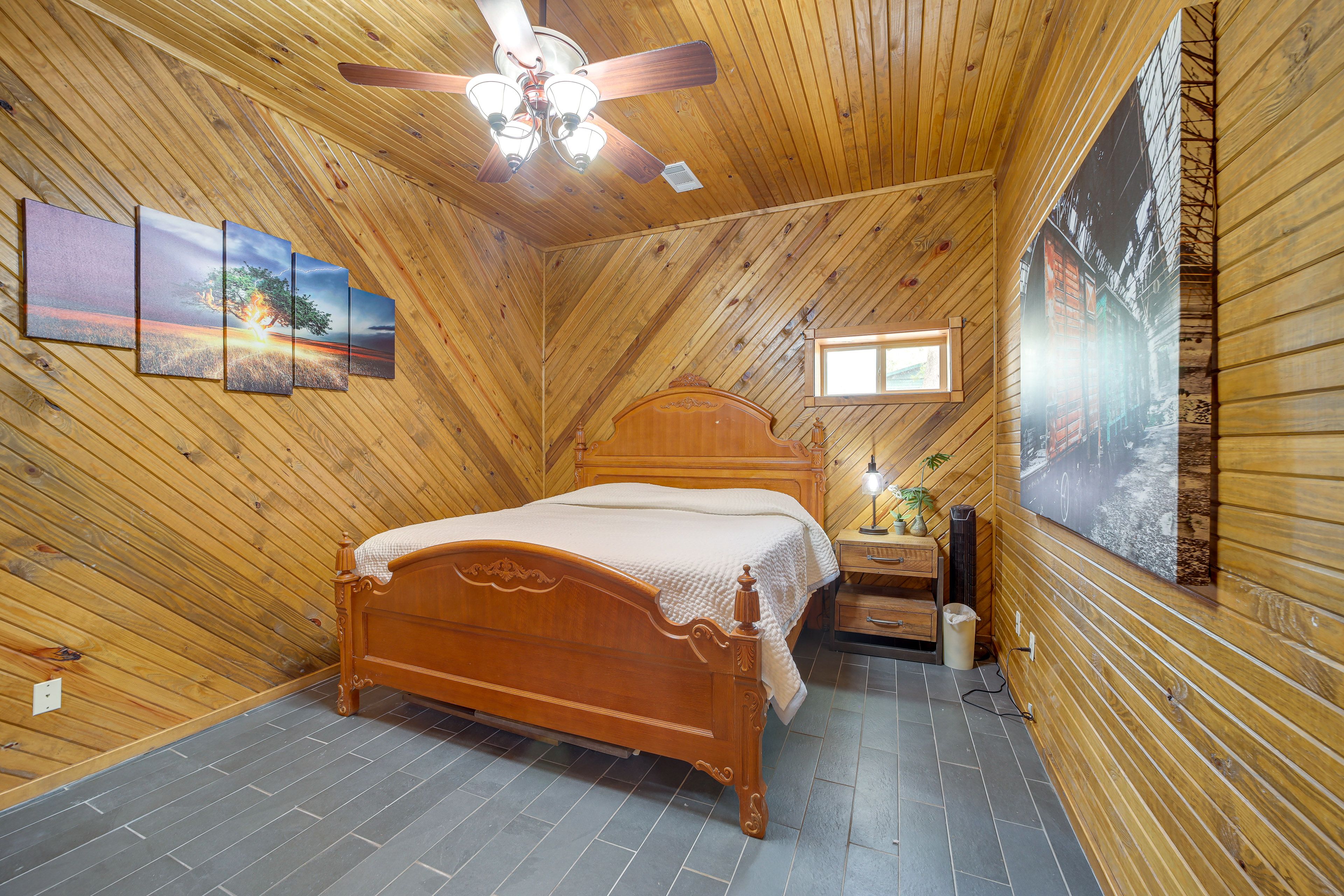 Bedroom 1 | King Bed | En-Suite Bathroom