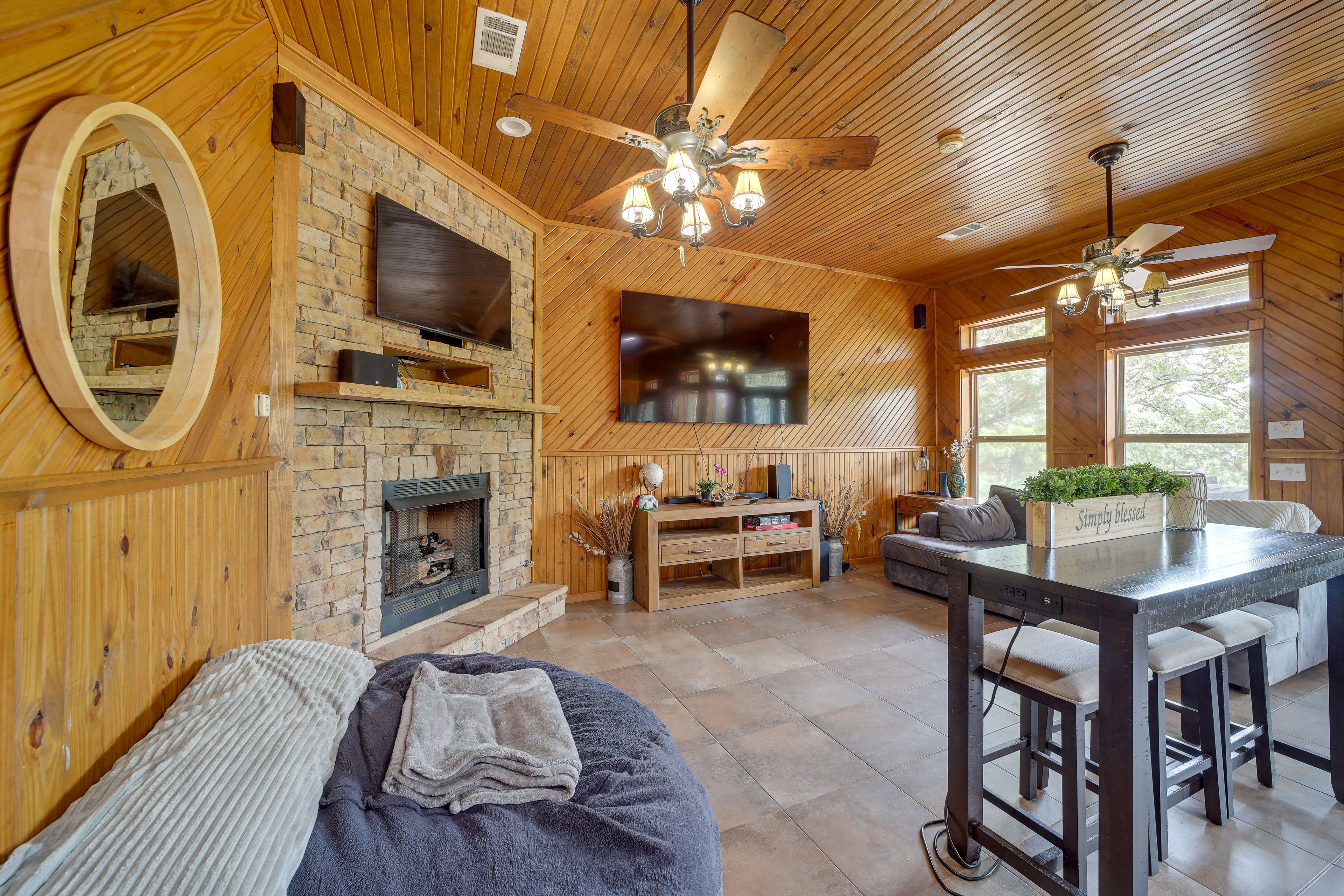 Living Room | 2 Flat-Screen TVs | Fireplace | Board Games | Free WiFi