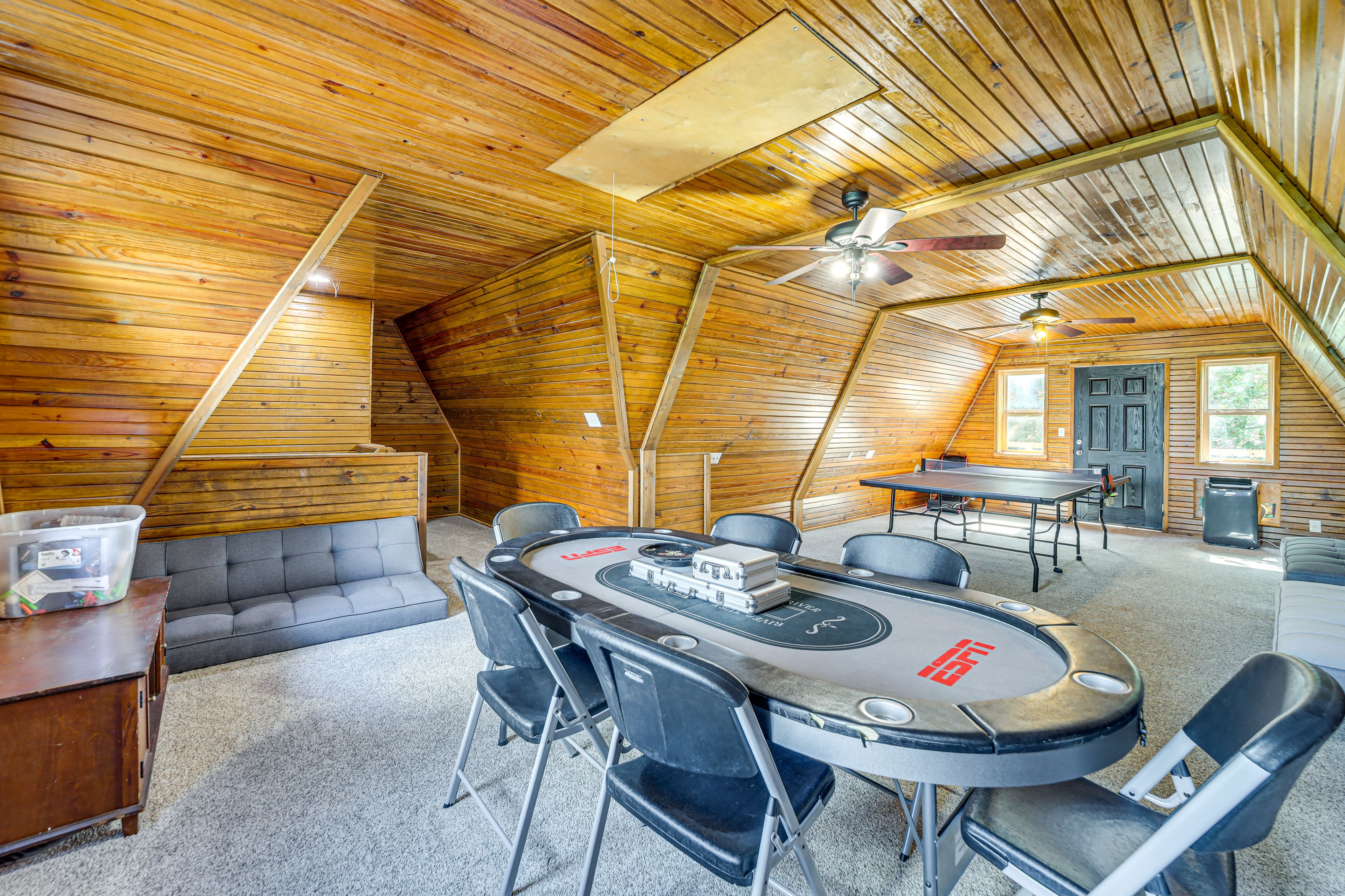 Family Room | Twin Futon | Poker Table | Central Air Conditioning/Heat