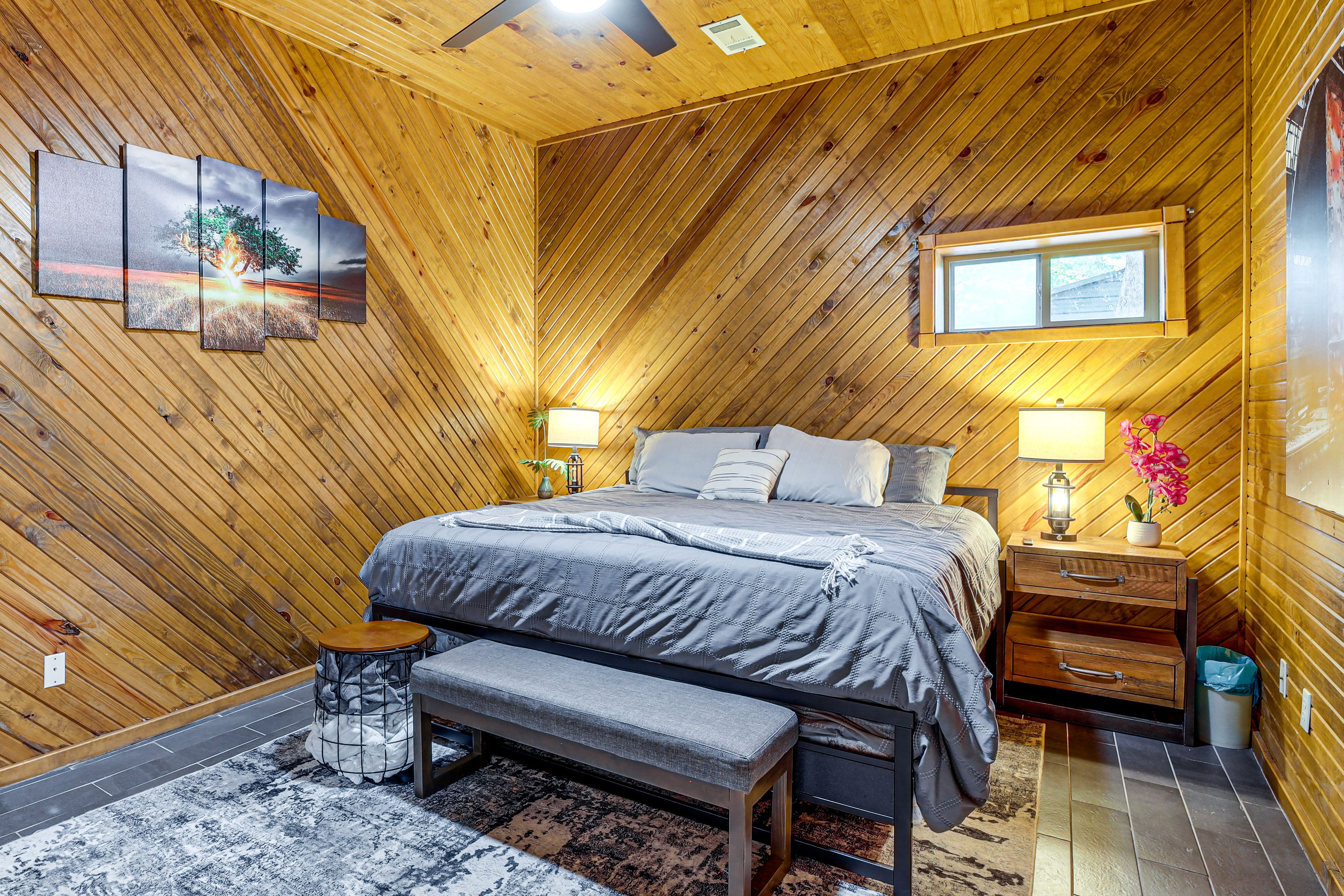 Bedroom 1 | King Bed | En-Suite Bathroom