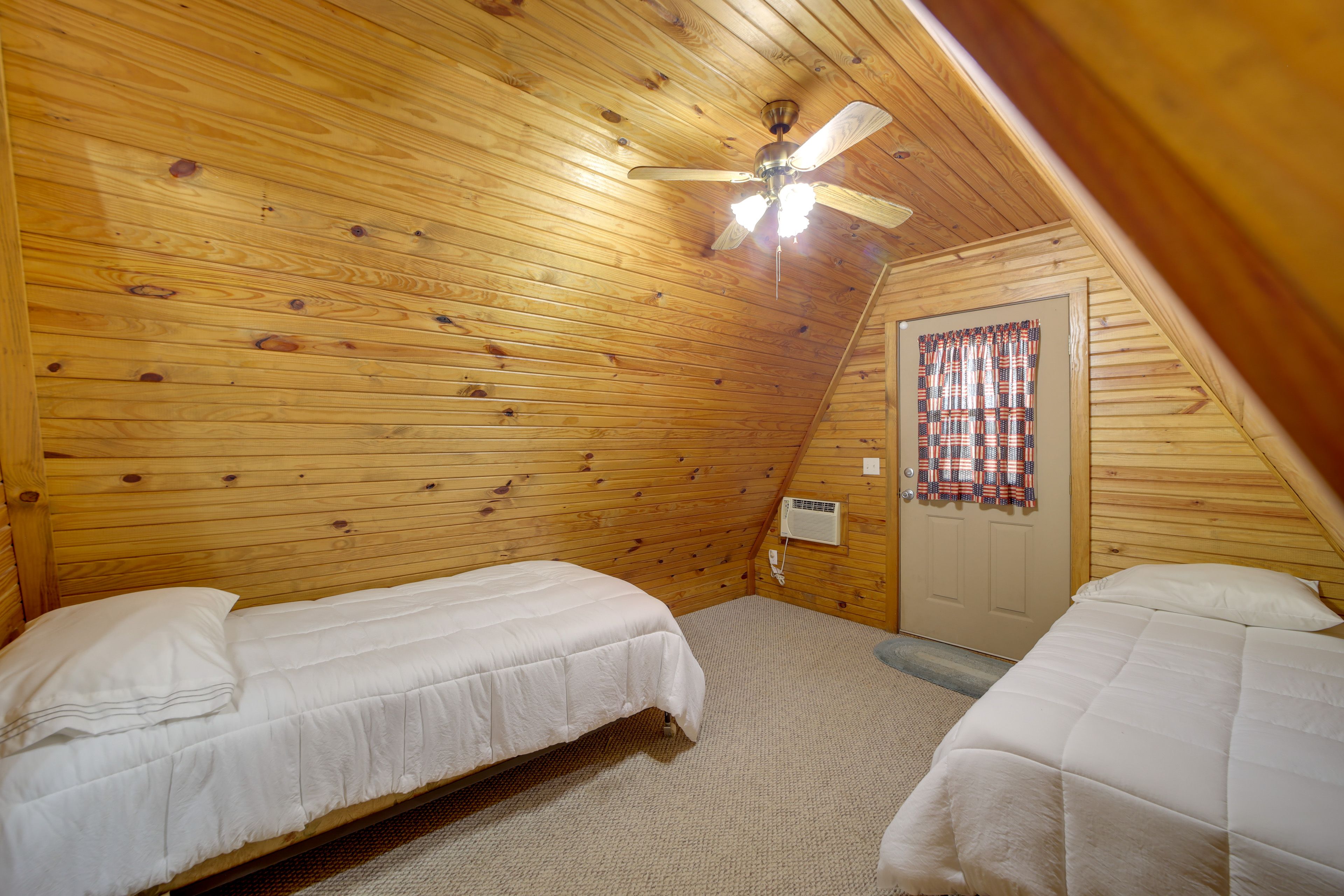 Bedroom 1 | 2 Twin Beds | Upper Level