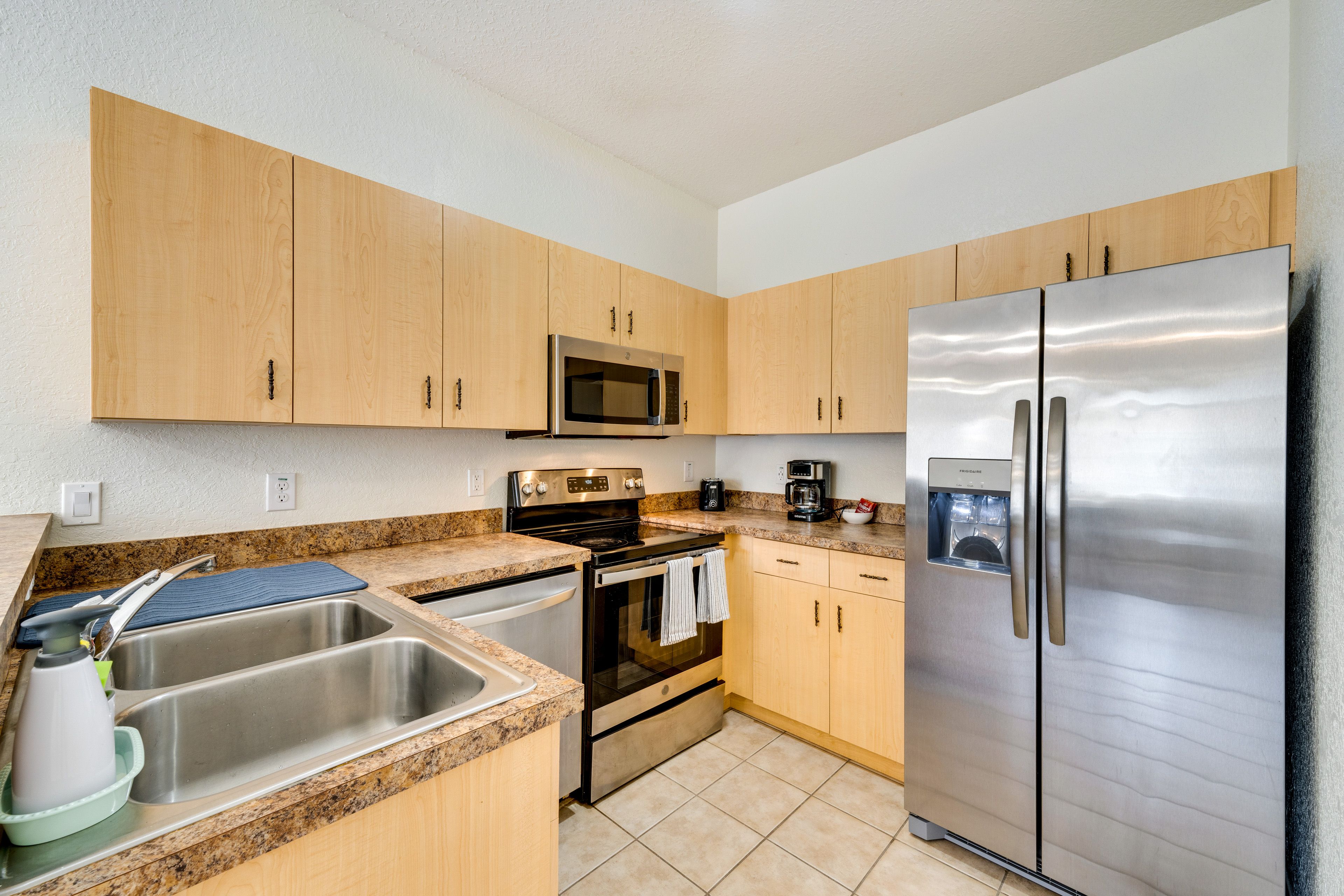 Kitchen | Cooking Basics | Coffee Maker | Paper Towels/Trash Bags Provided