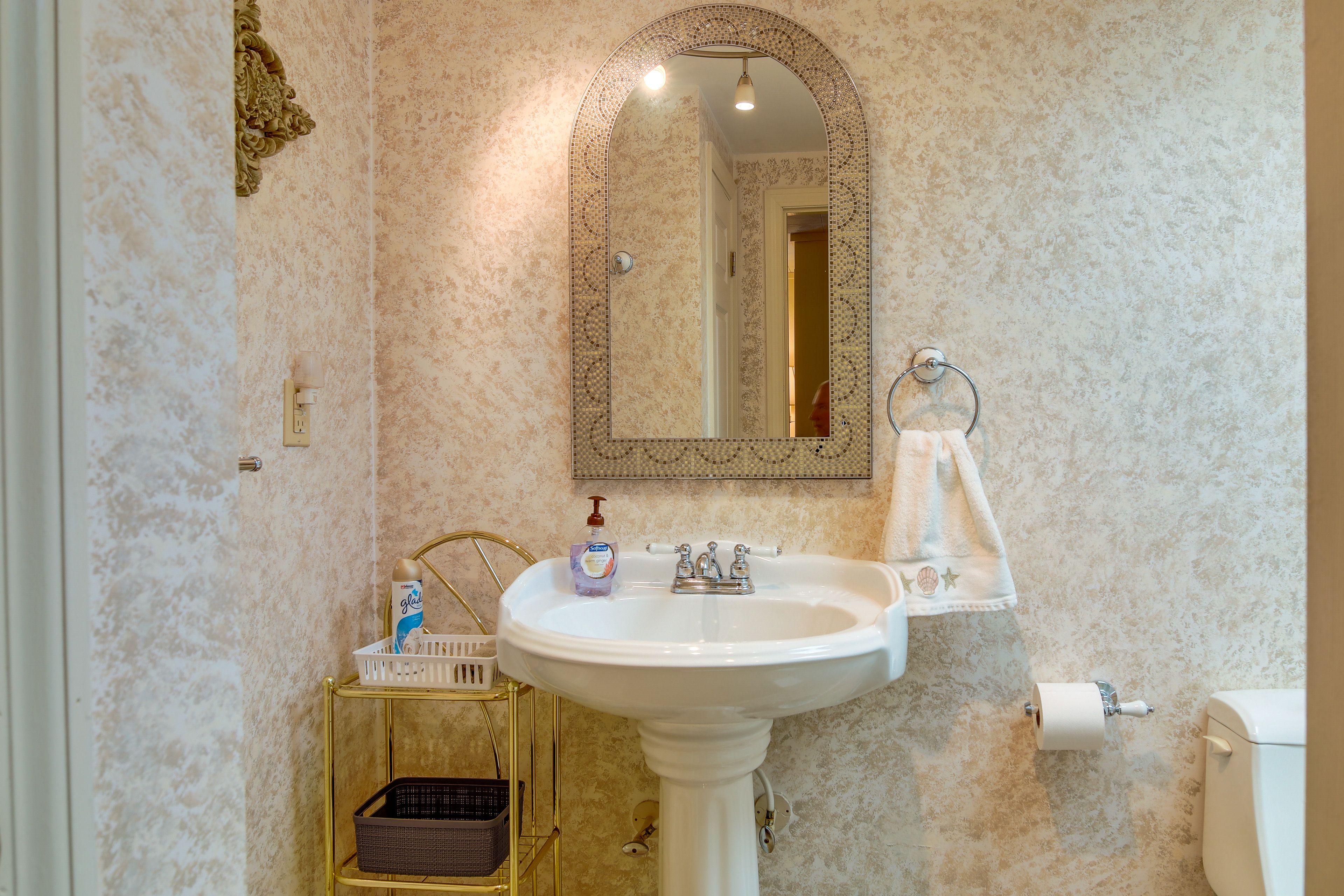 Full Bathroom | Complimentary Toiletries