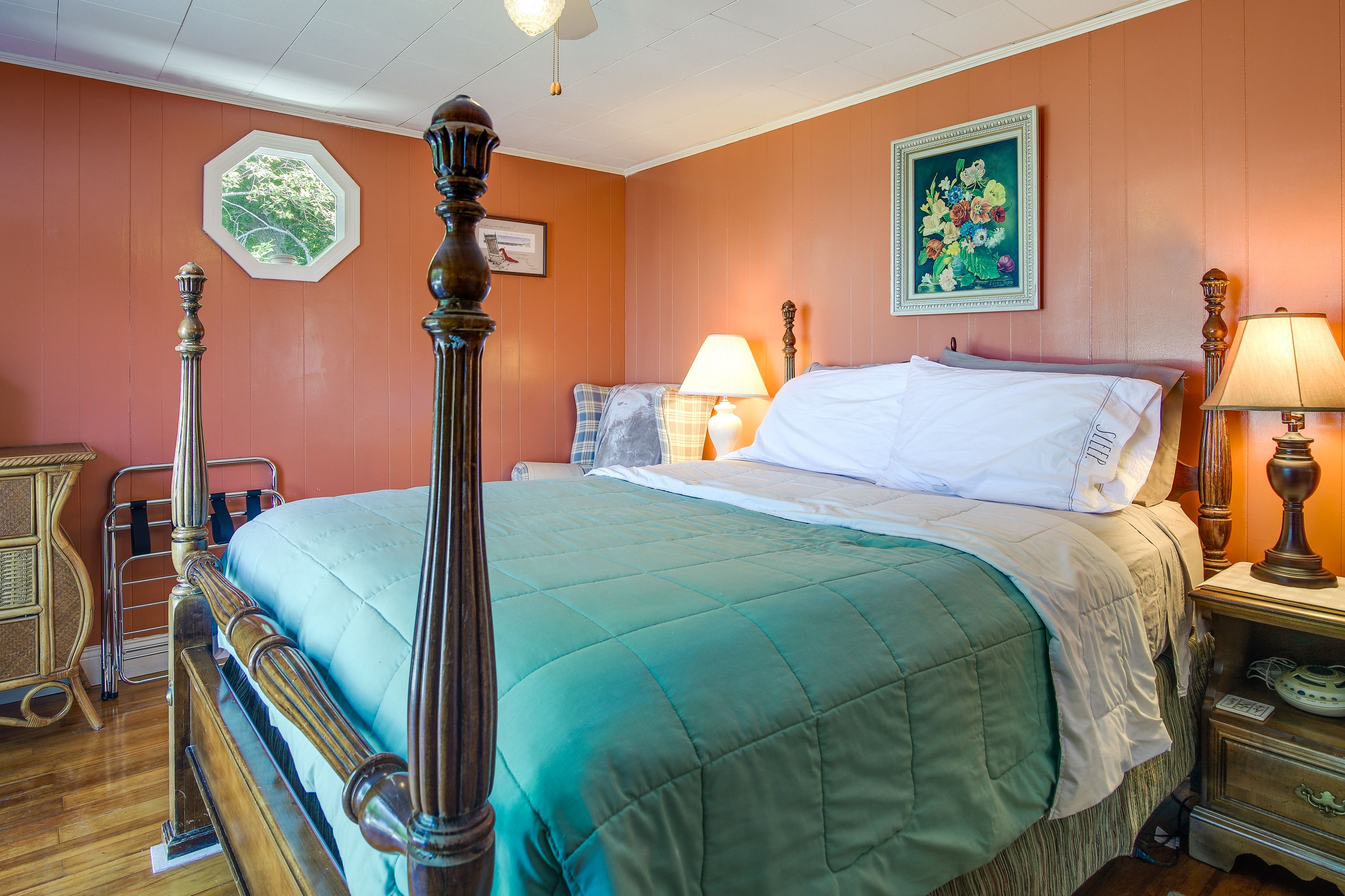 Bedroom 1 | Queen Bed | Linens Provided | Deck Access