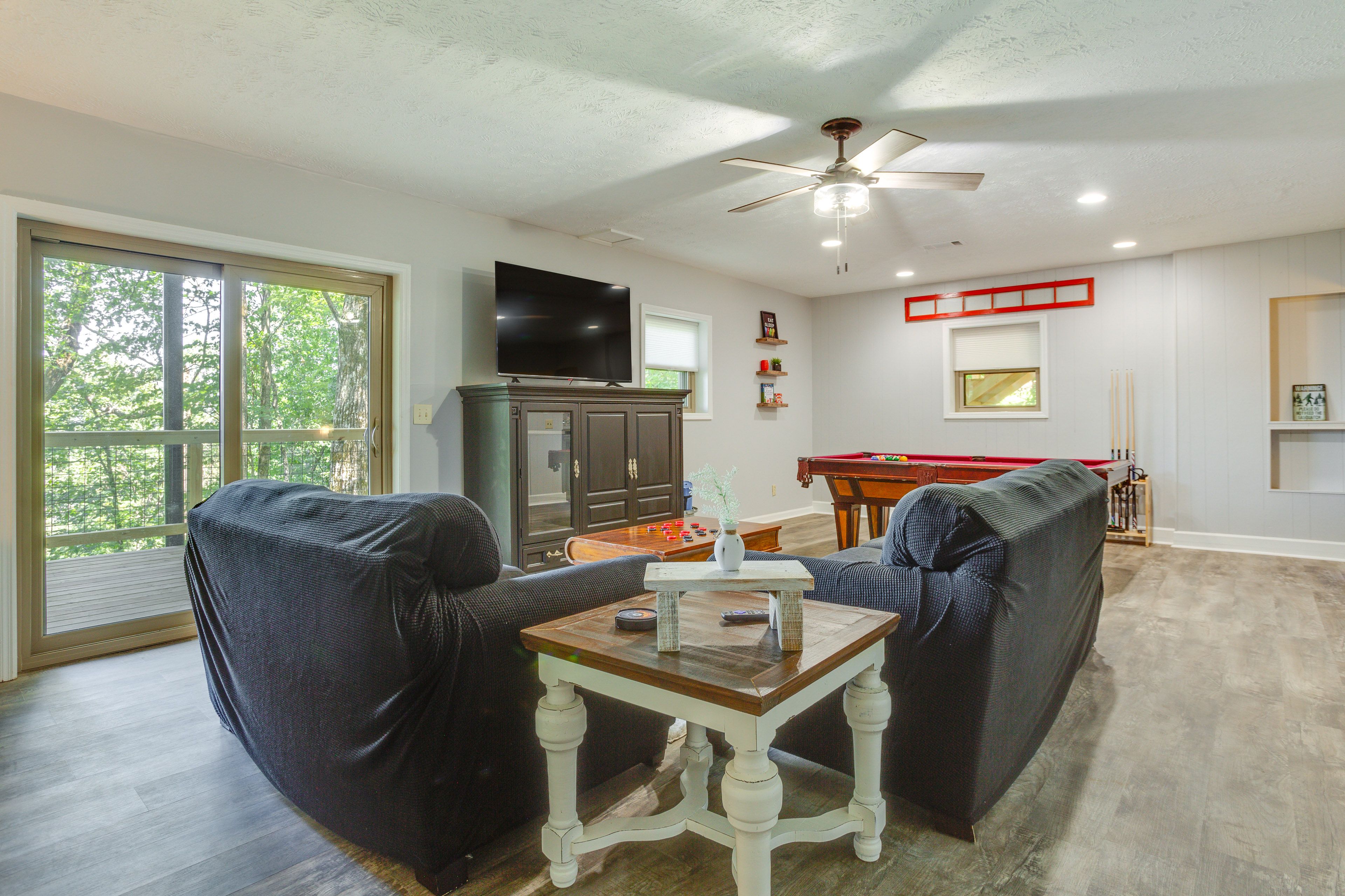 Game Room | Twin Sleeper Sofa | Smart TV w/ Cable | Pool Table | Lower Floor