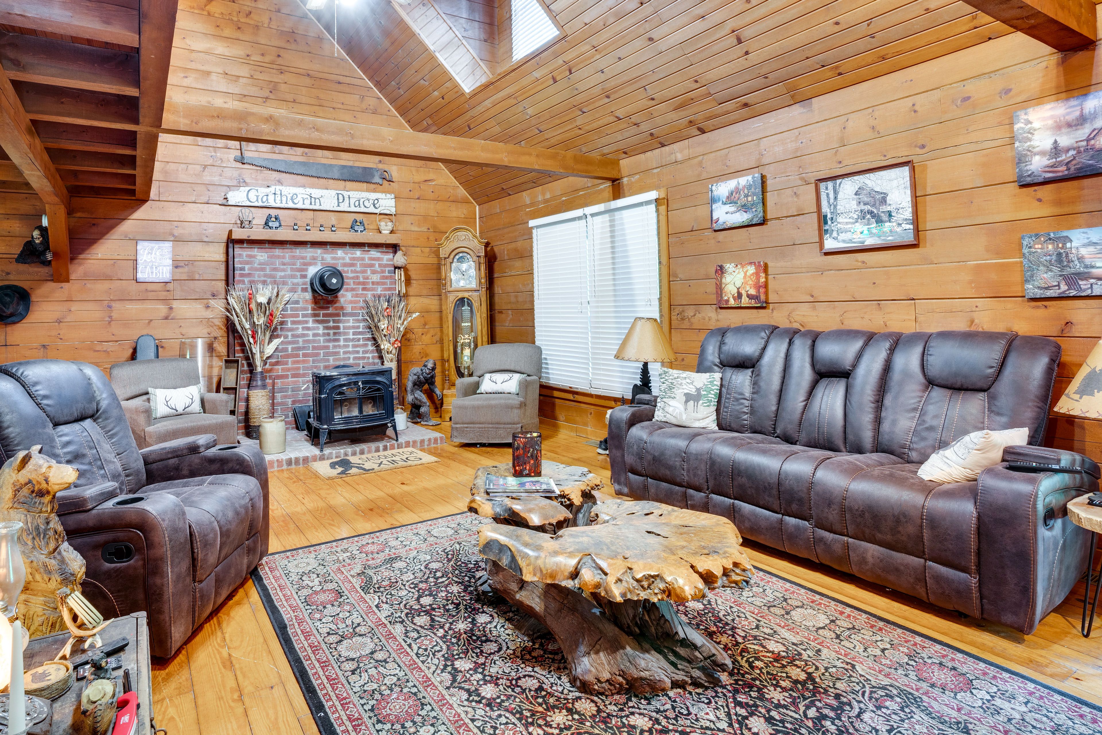Living Room | Wood-Burning Stove | Free WiFi | Smart TV