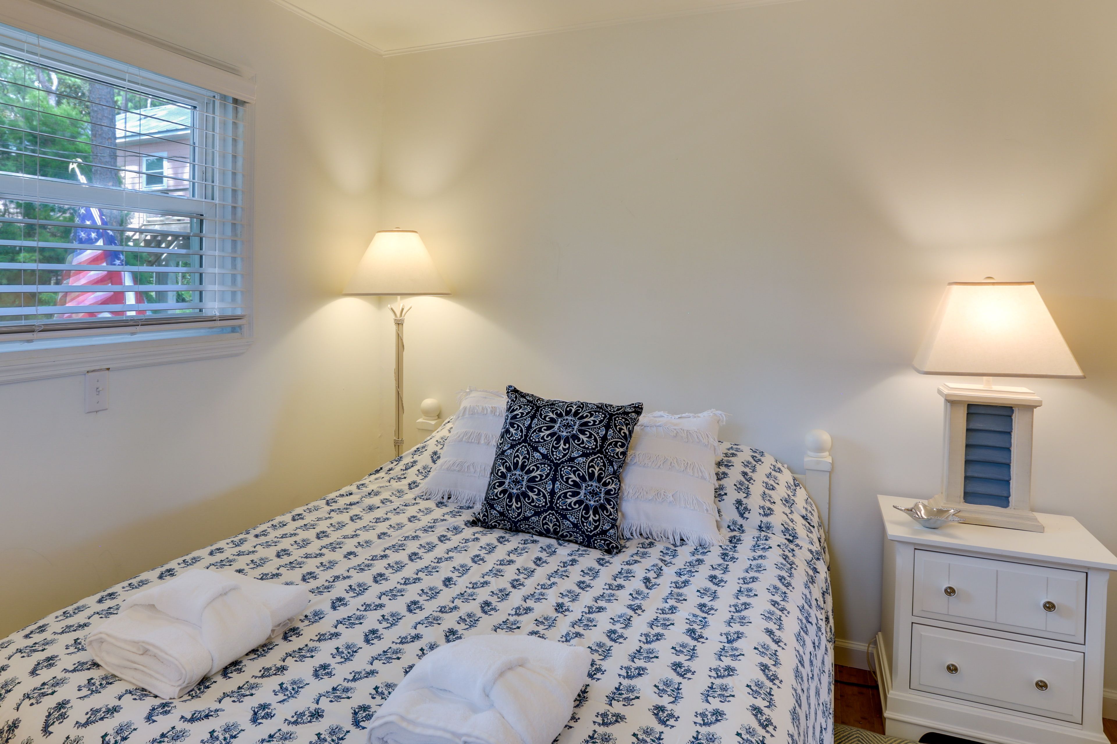 Bedroom 2 | 2nd Floor | Queen Bed
