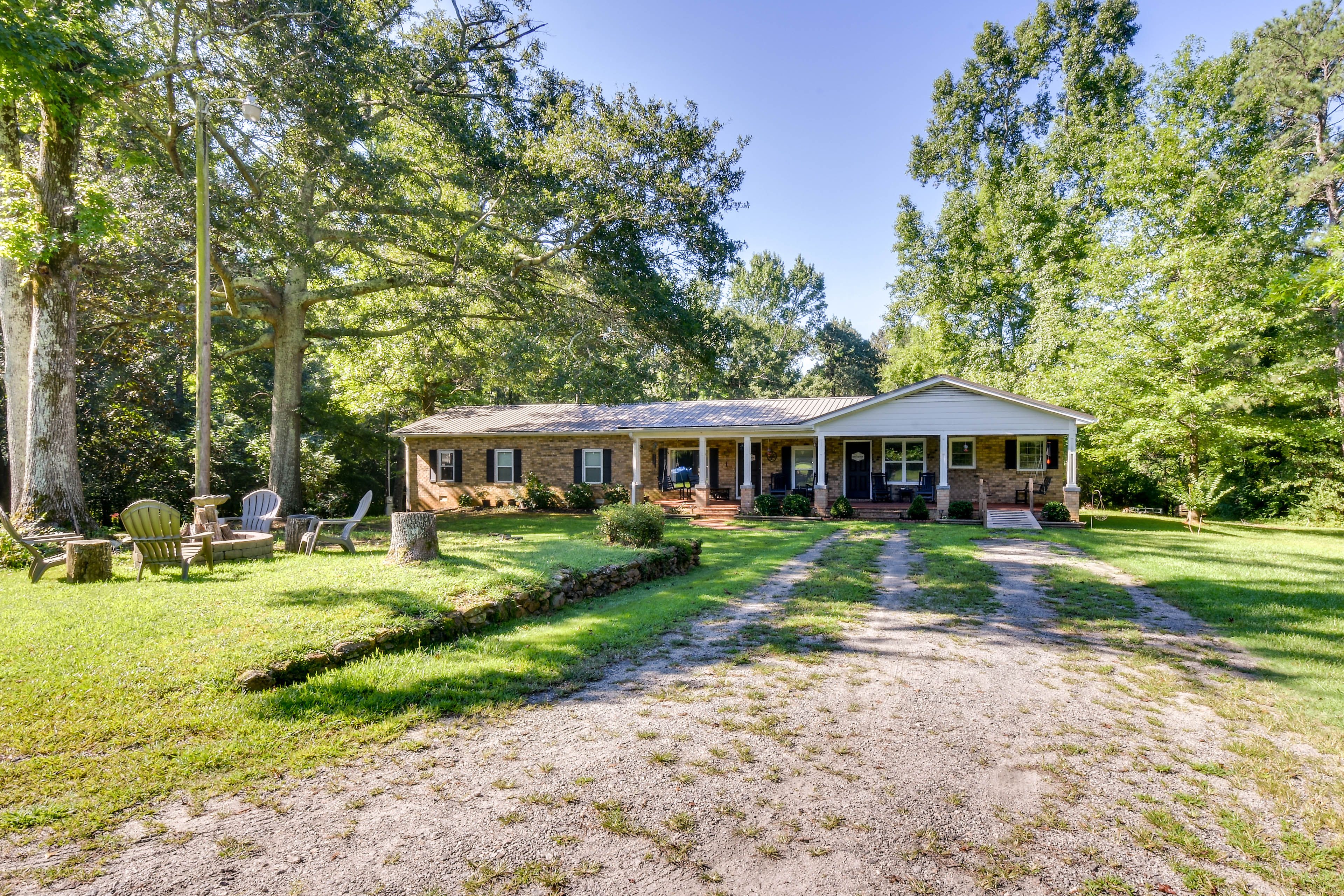 Property Exterior | Driveway Parking (2 Vehicles) | RV/Trailer Parking