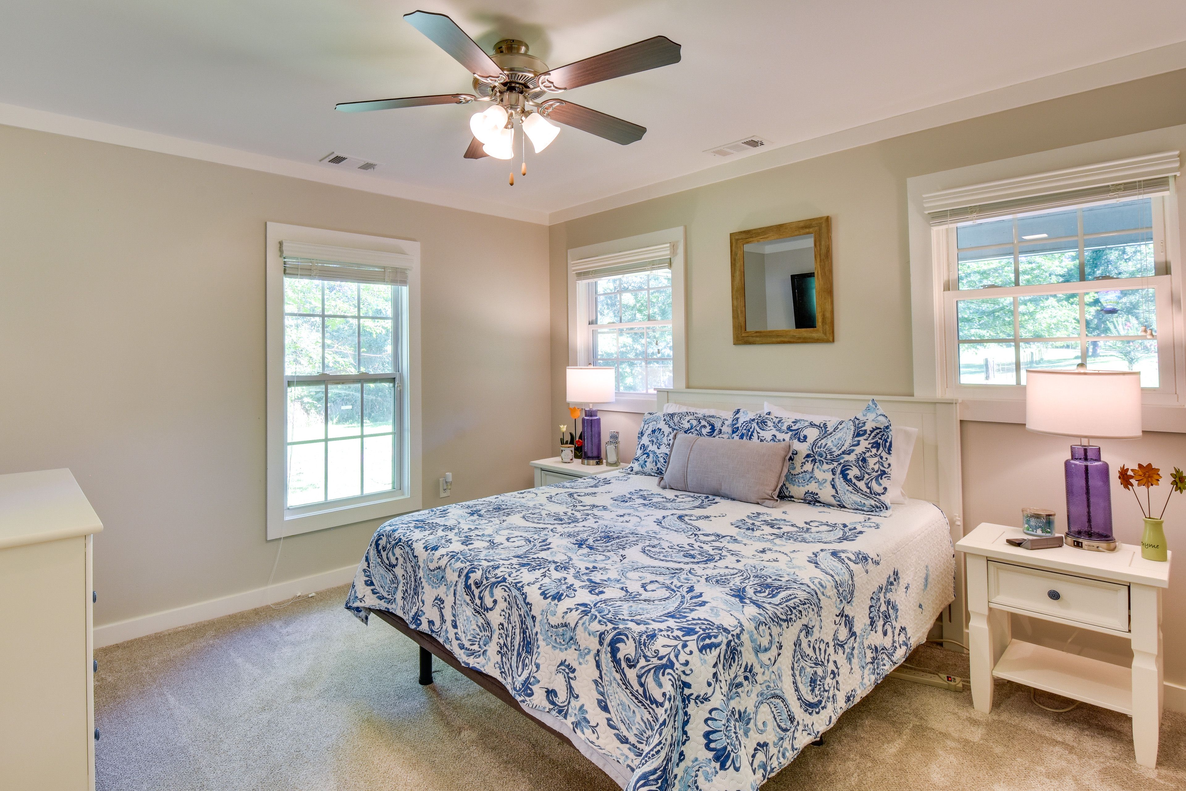 Bedroom | Queen Bed | Smart TV w/ Cable | Linens Provided