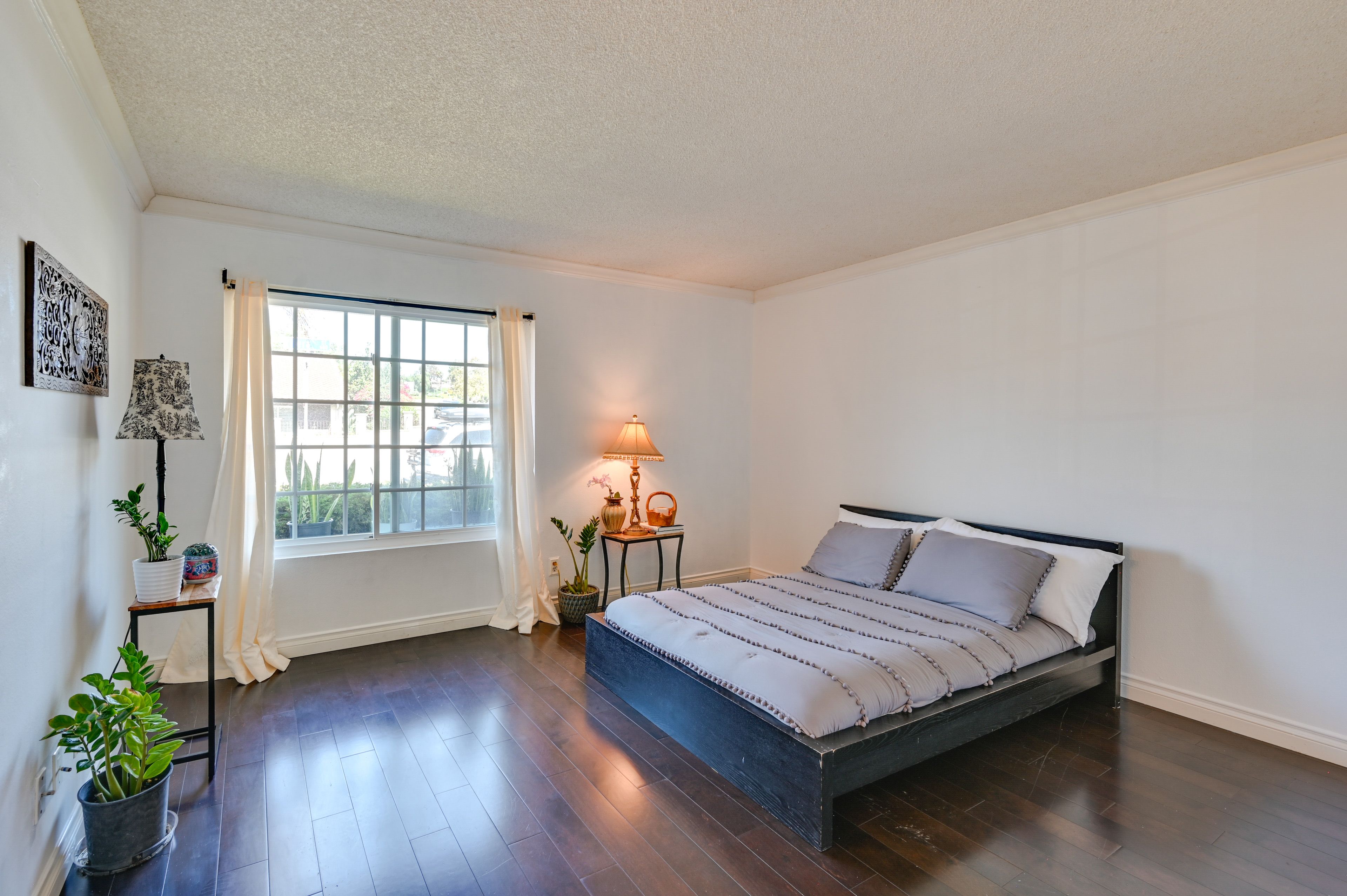 Bedroom 1 | Queen Bed