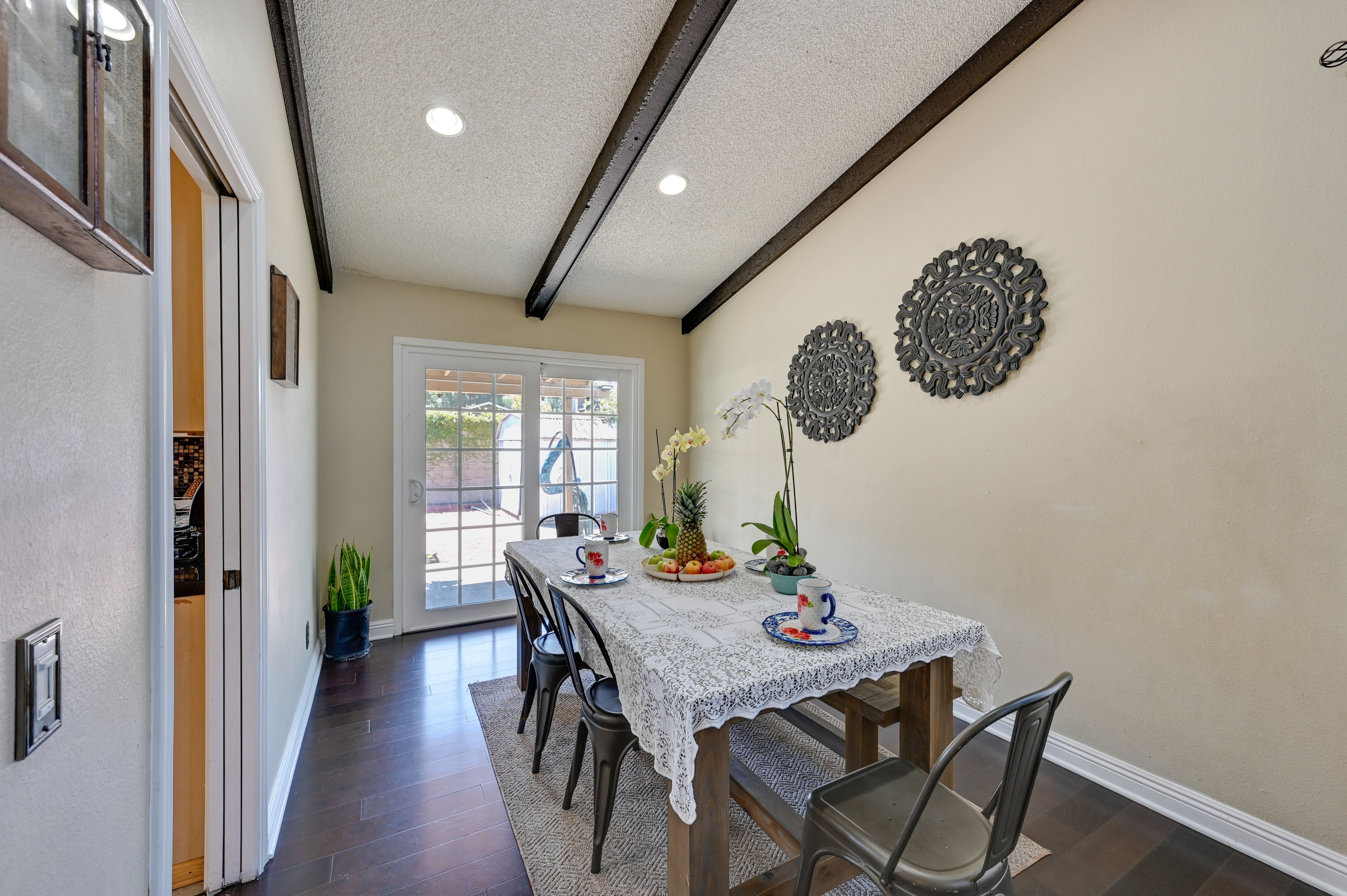 Dining Area | Dishware/Flatware
