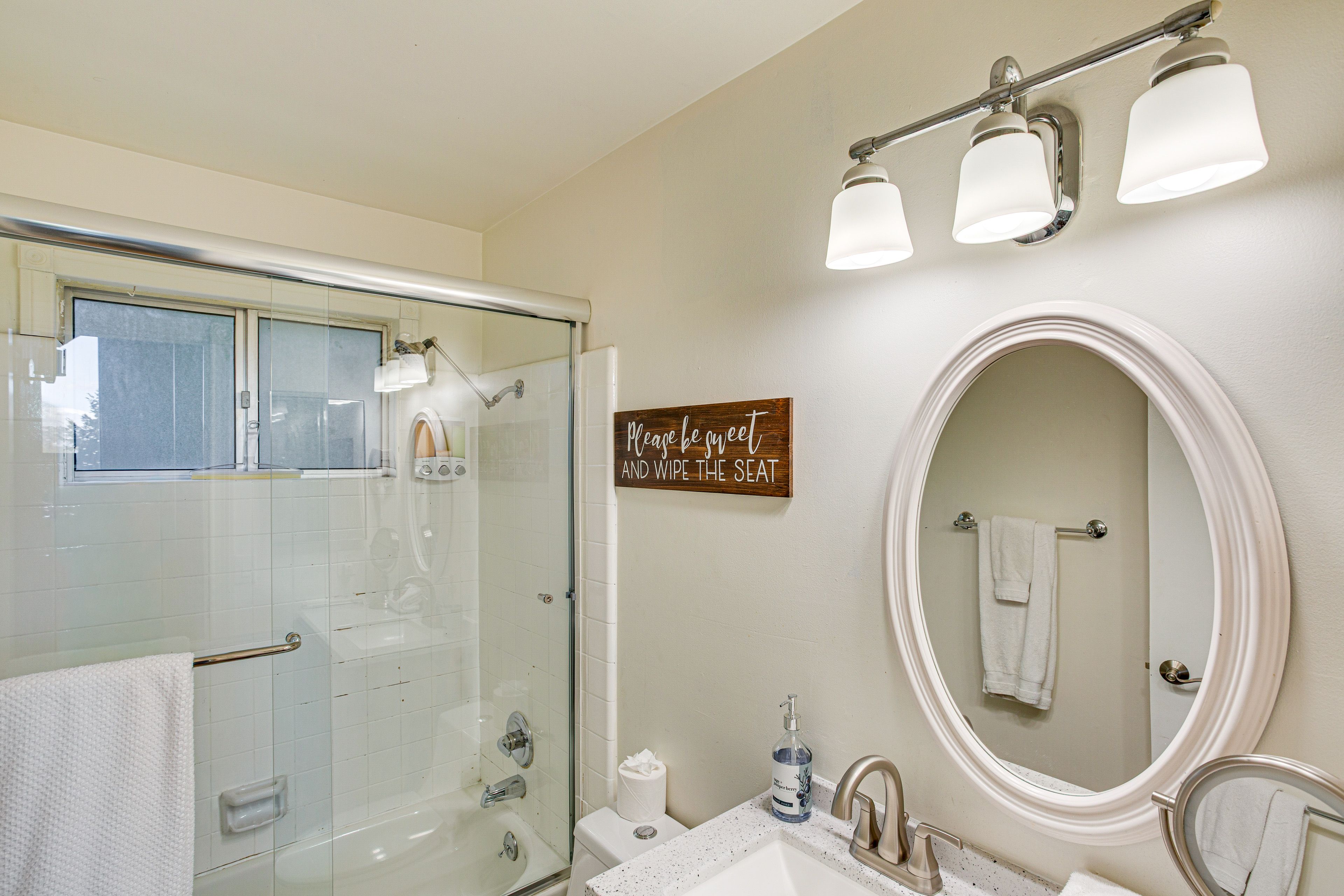 Full Bathroom | 3rd Floor