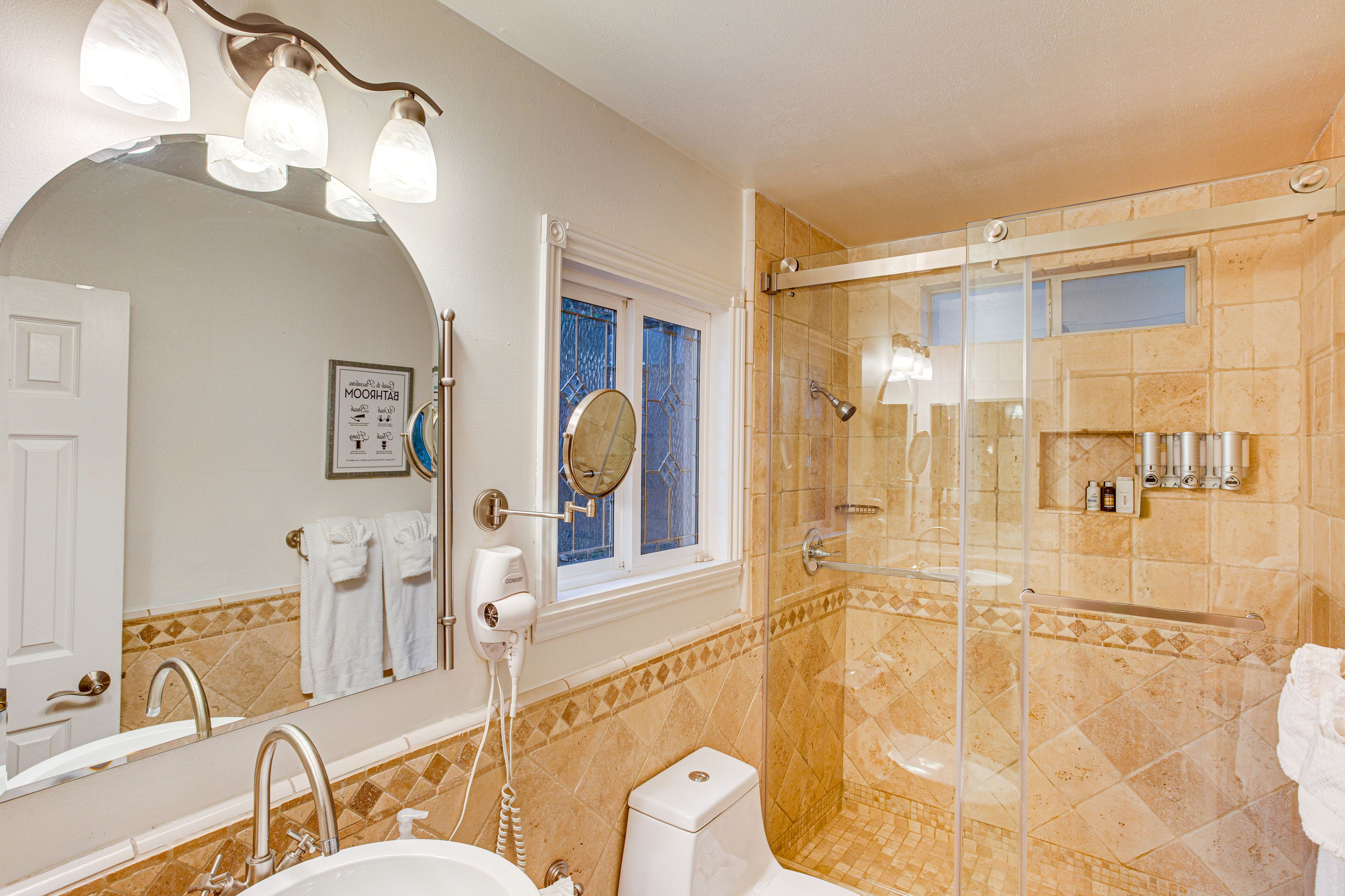 En-Suite Bathroom | 2nd Floor | Complimentary Toiletries