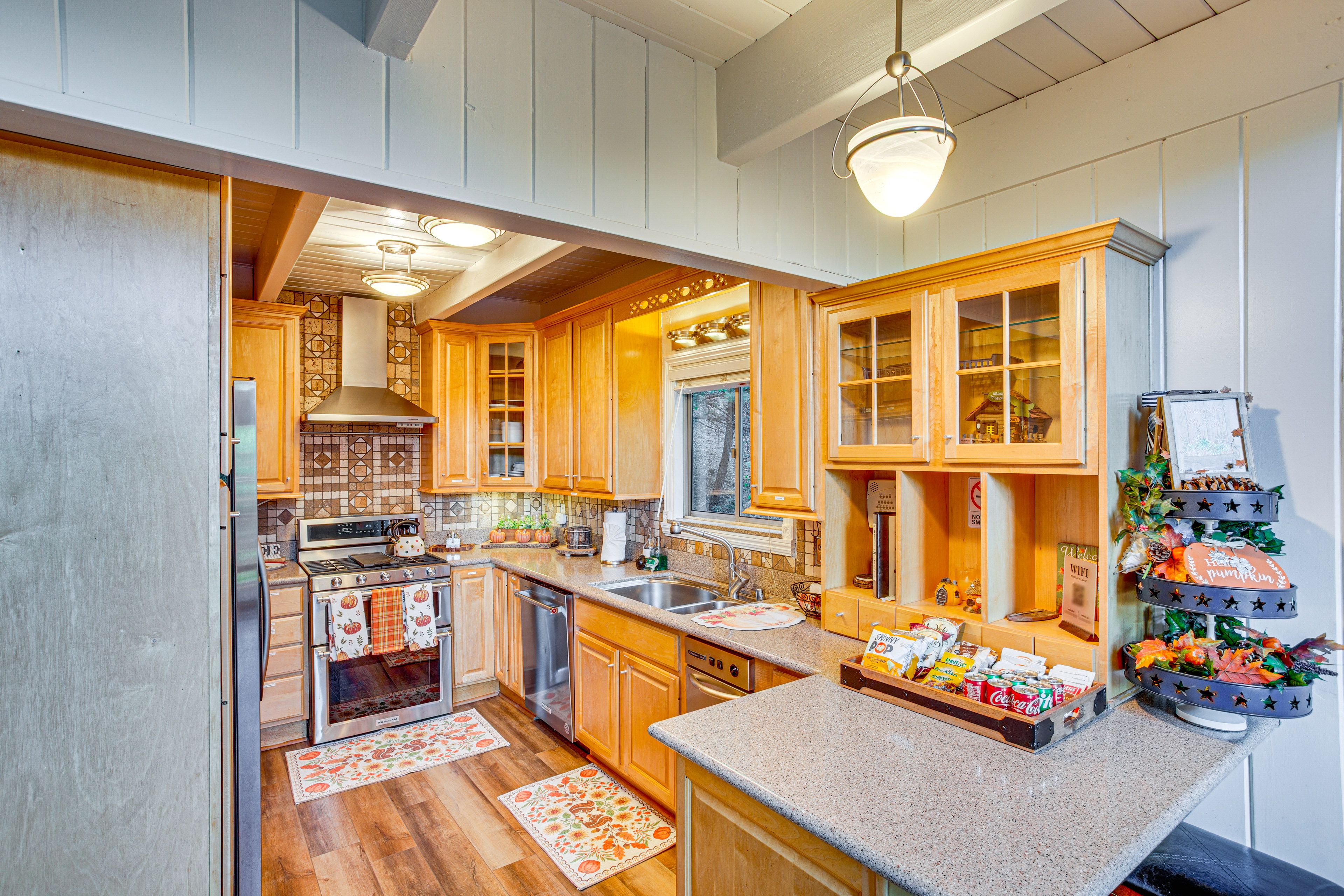 Kitchen | 2nd Floor | Drip Coffee Maker | Blender | Toaster | Welcome Snacks