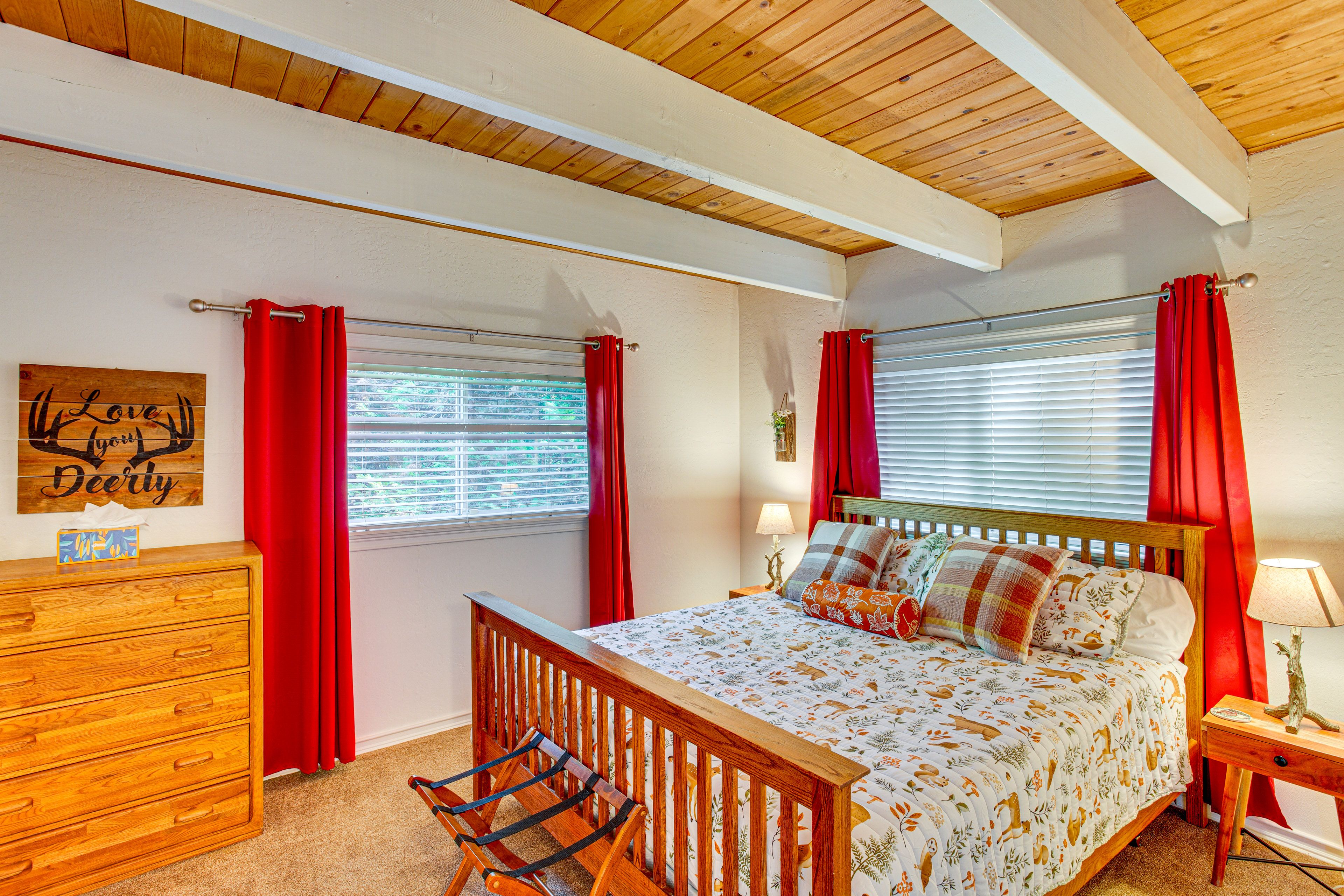 Bedroom 1 | King Bed | 2nd Floor | En-Suite Bathroom