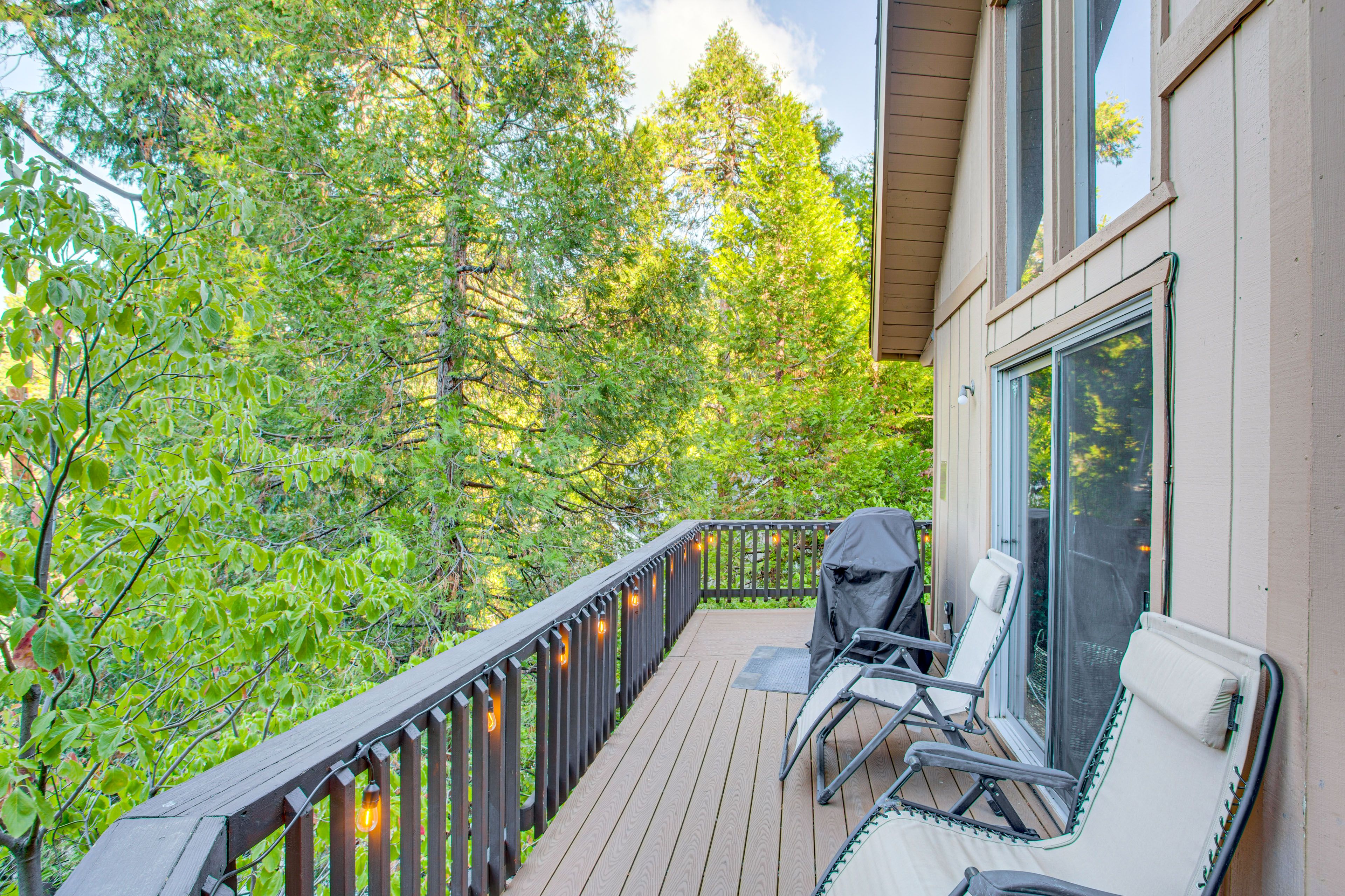 Balcony | Gas Grill | Access to Lake Arrowhead & Grass Valley Lake