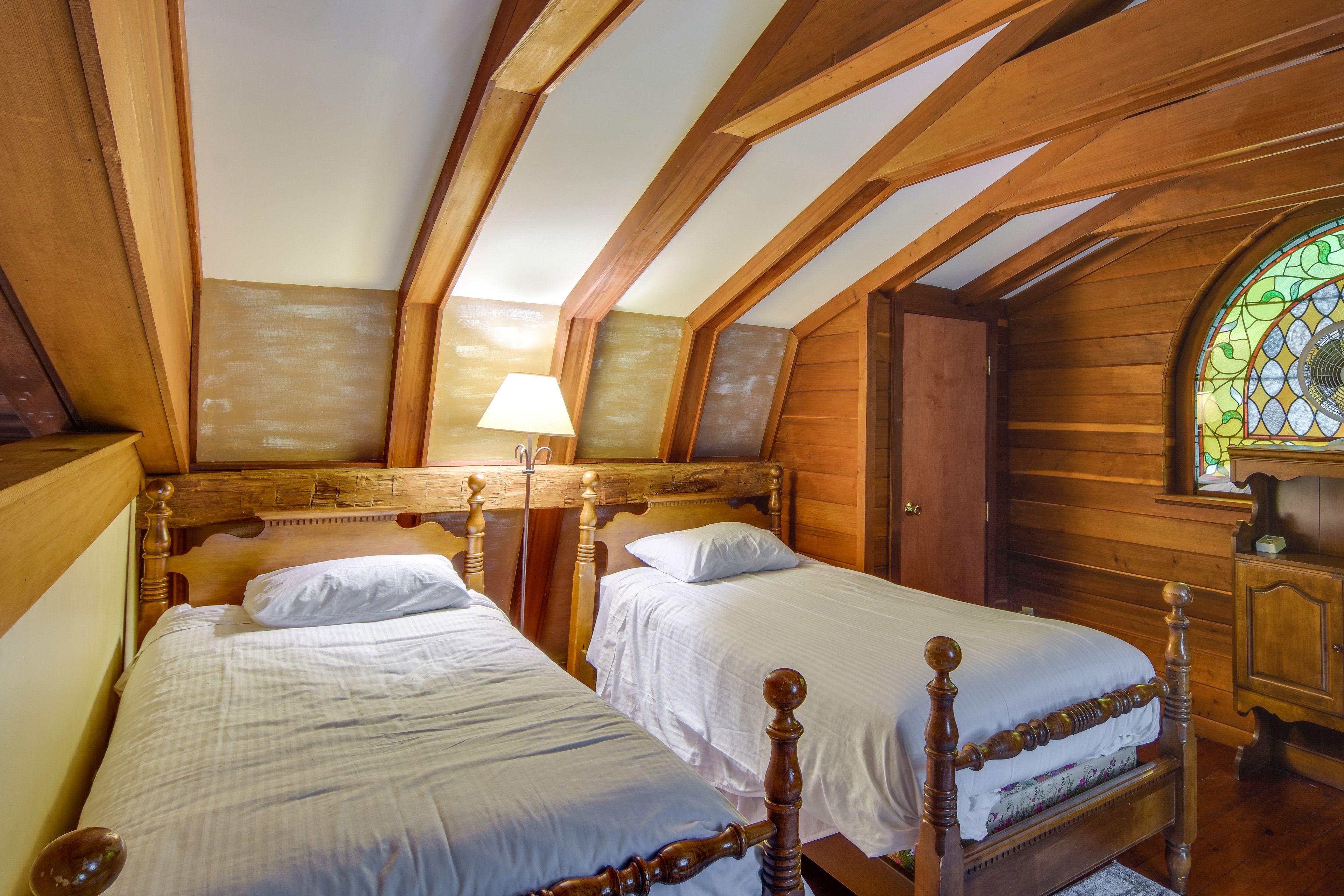 Loft | 2 Twin Beds