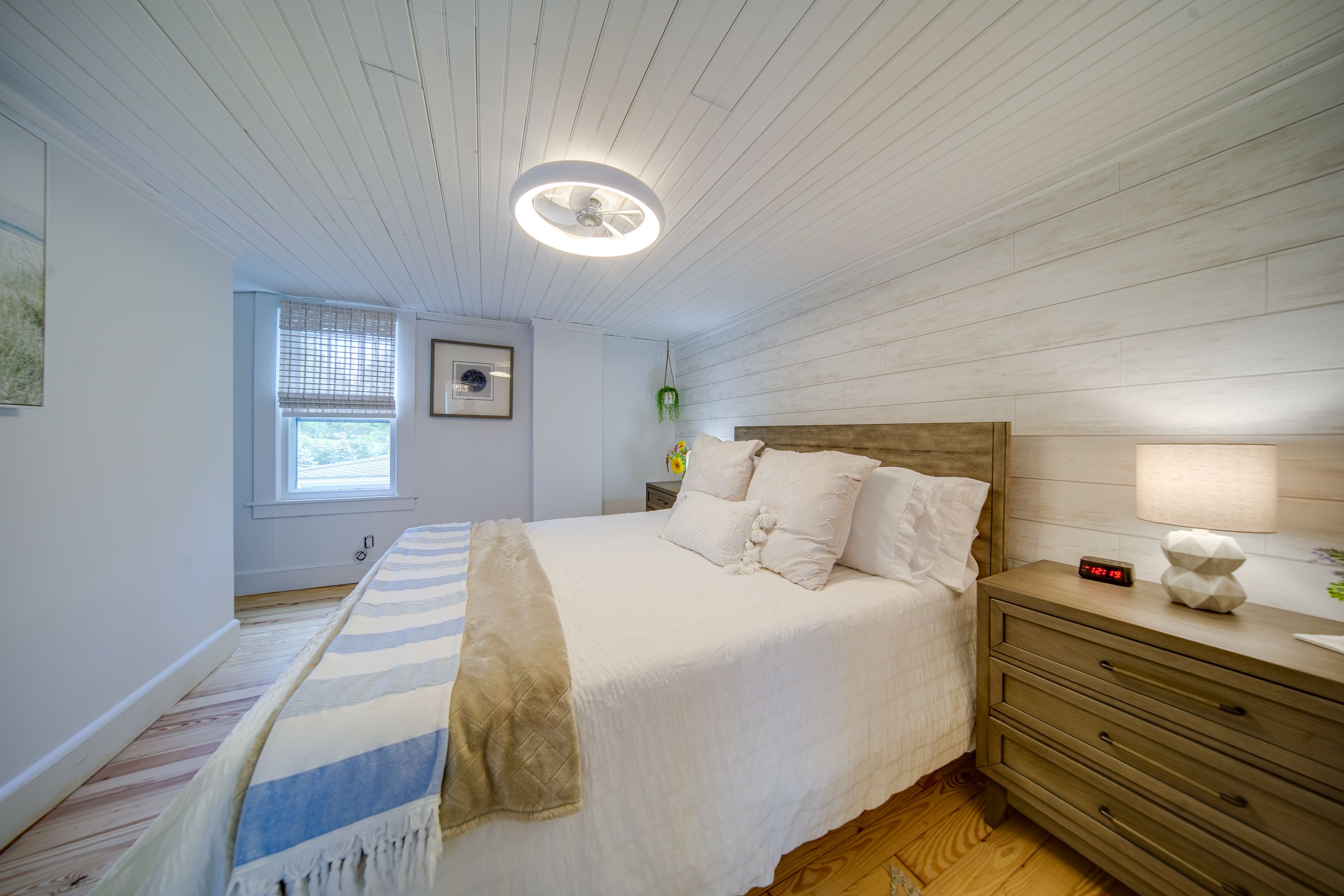 Bedroom 2 | Queen Bed | 2nd Floor | Hangers