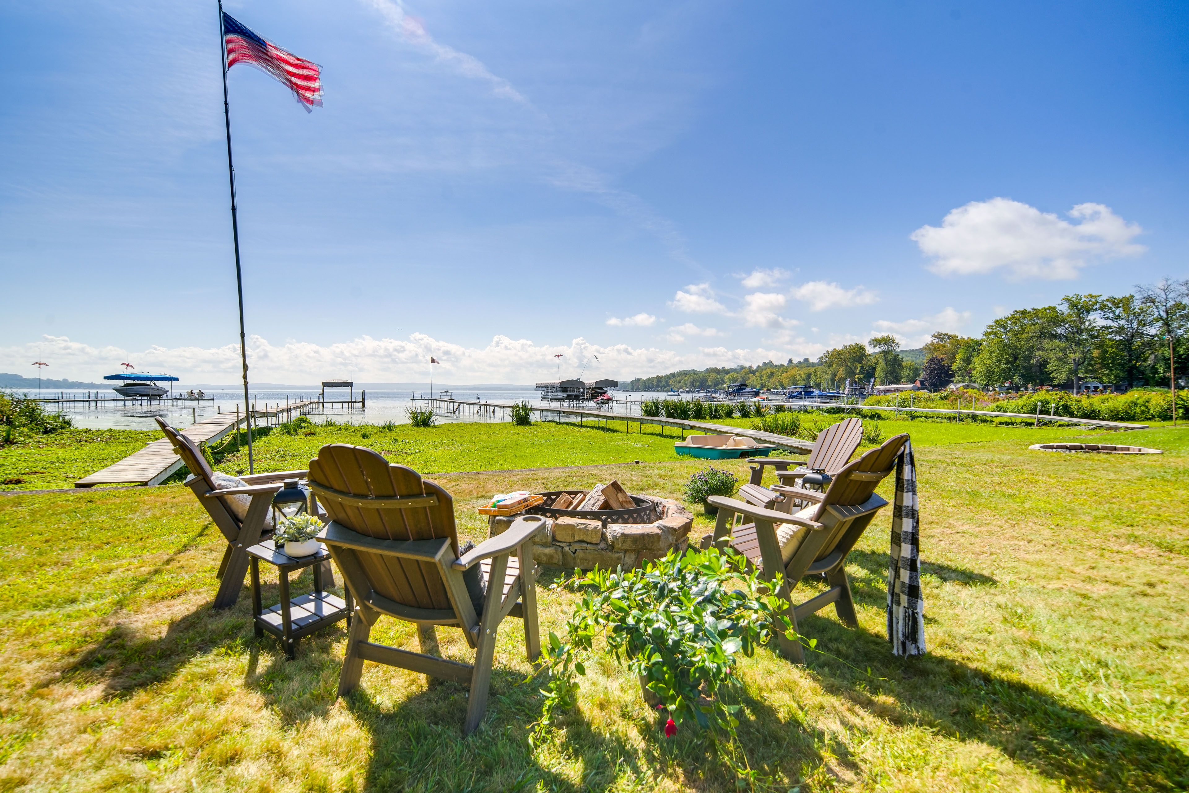 Private Yard | Fire Pit (Bring Your Own Wood)