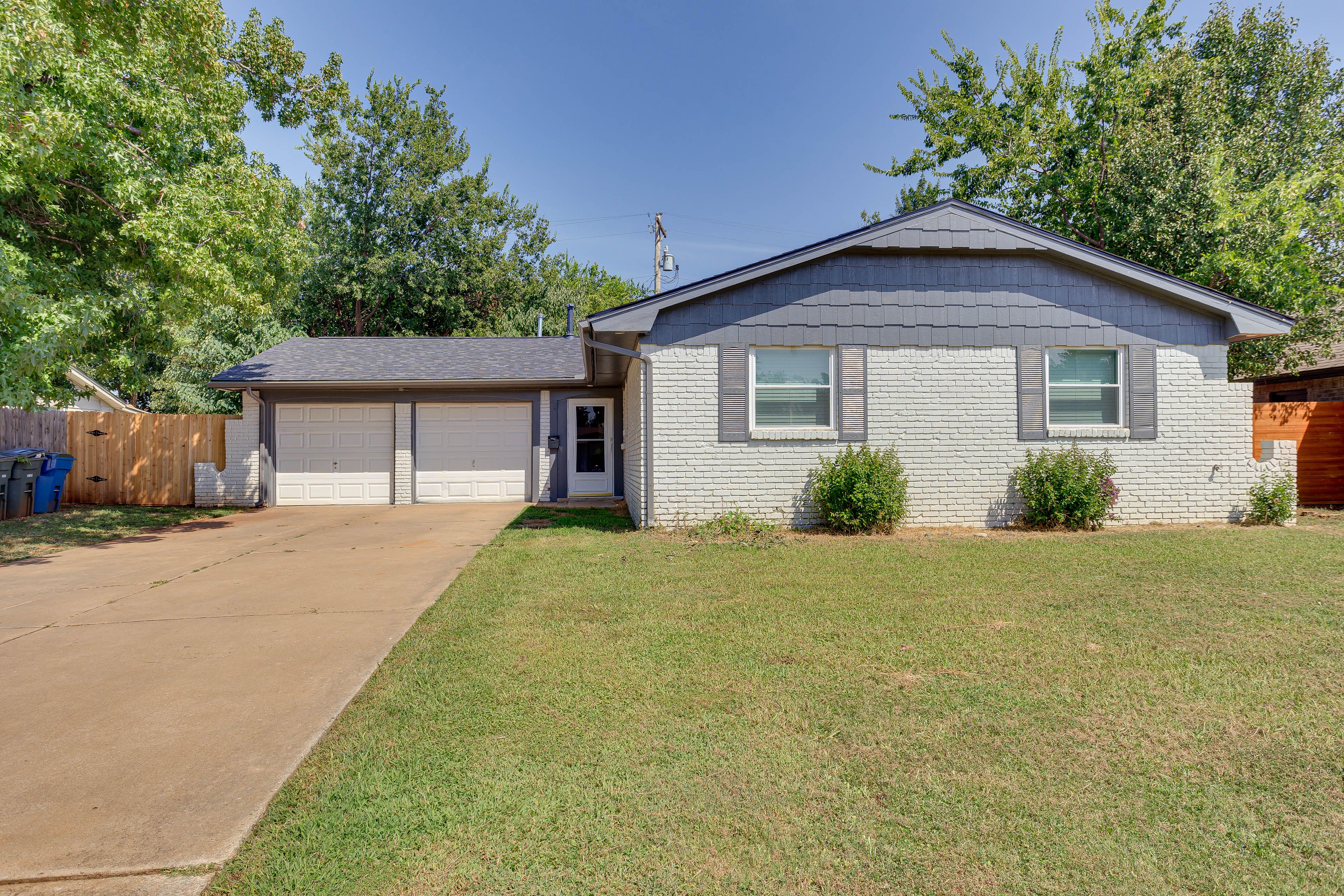Home Exterior | Keyless Entry | Free WiFi | Central Location