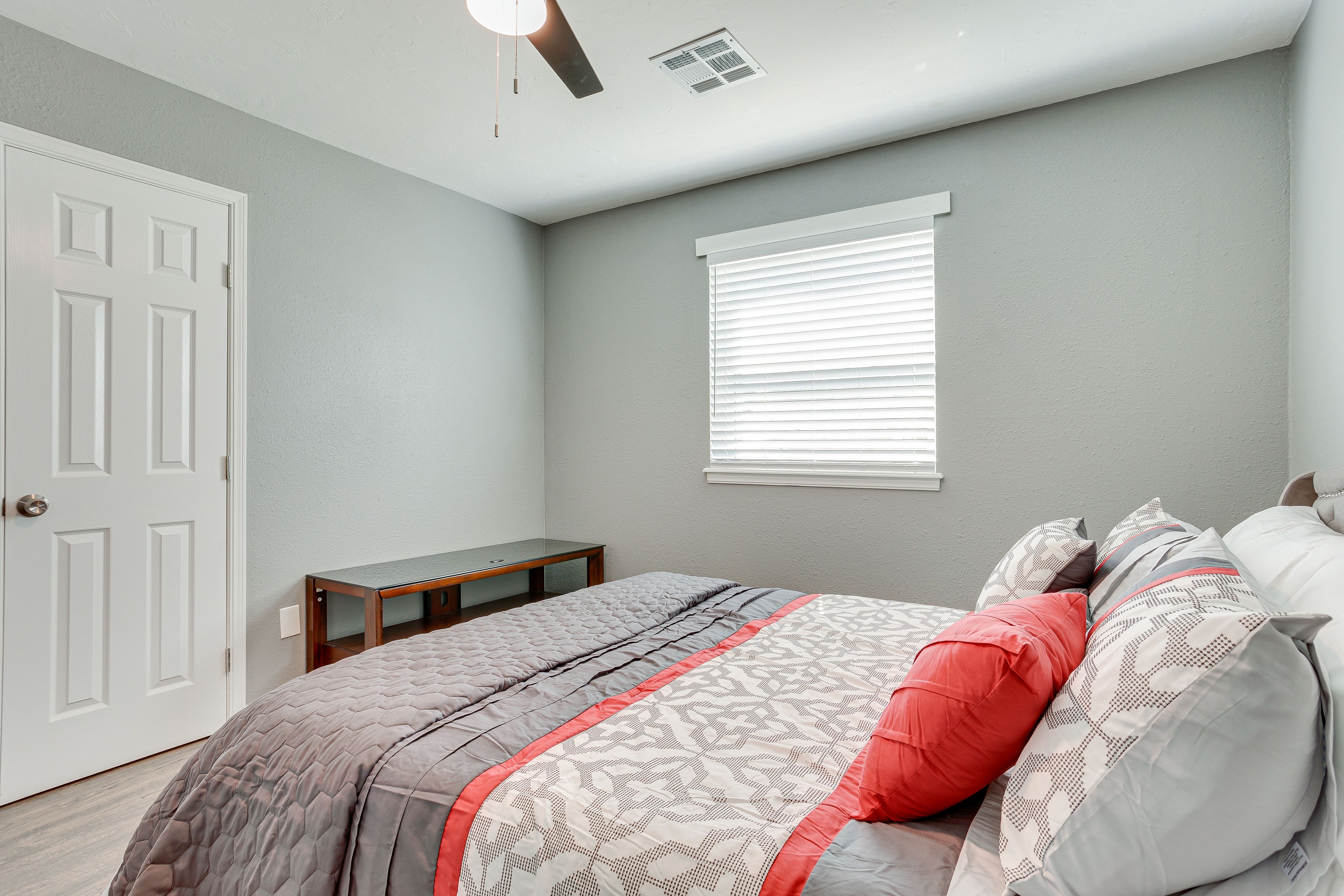 Bedroom 1 | Queen Bed | En-Suite Bathroom