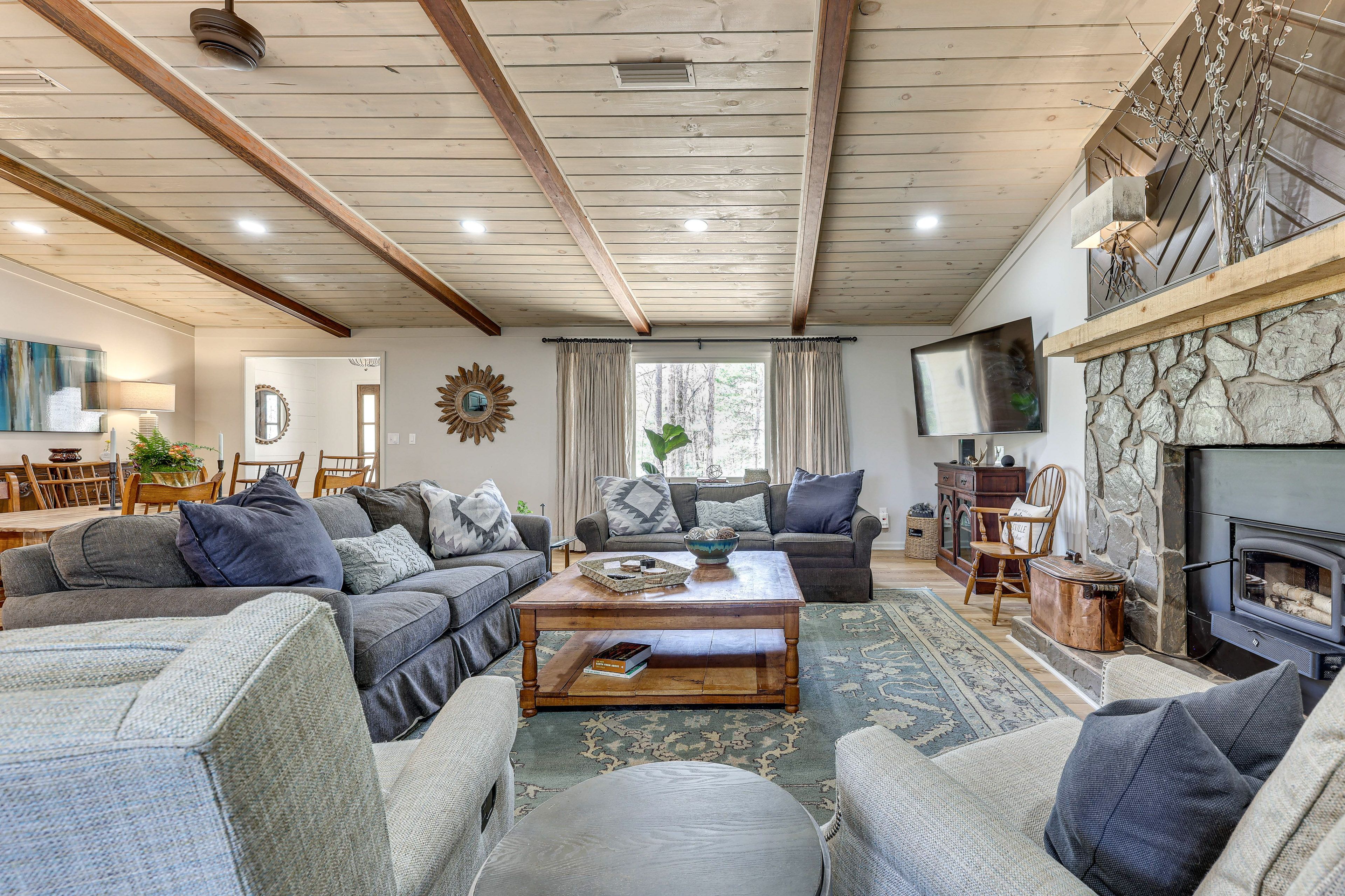 Living Room | Flat-Screen TV | Wood-Burning Stove | Central Air Conditioning