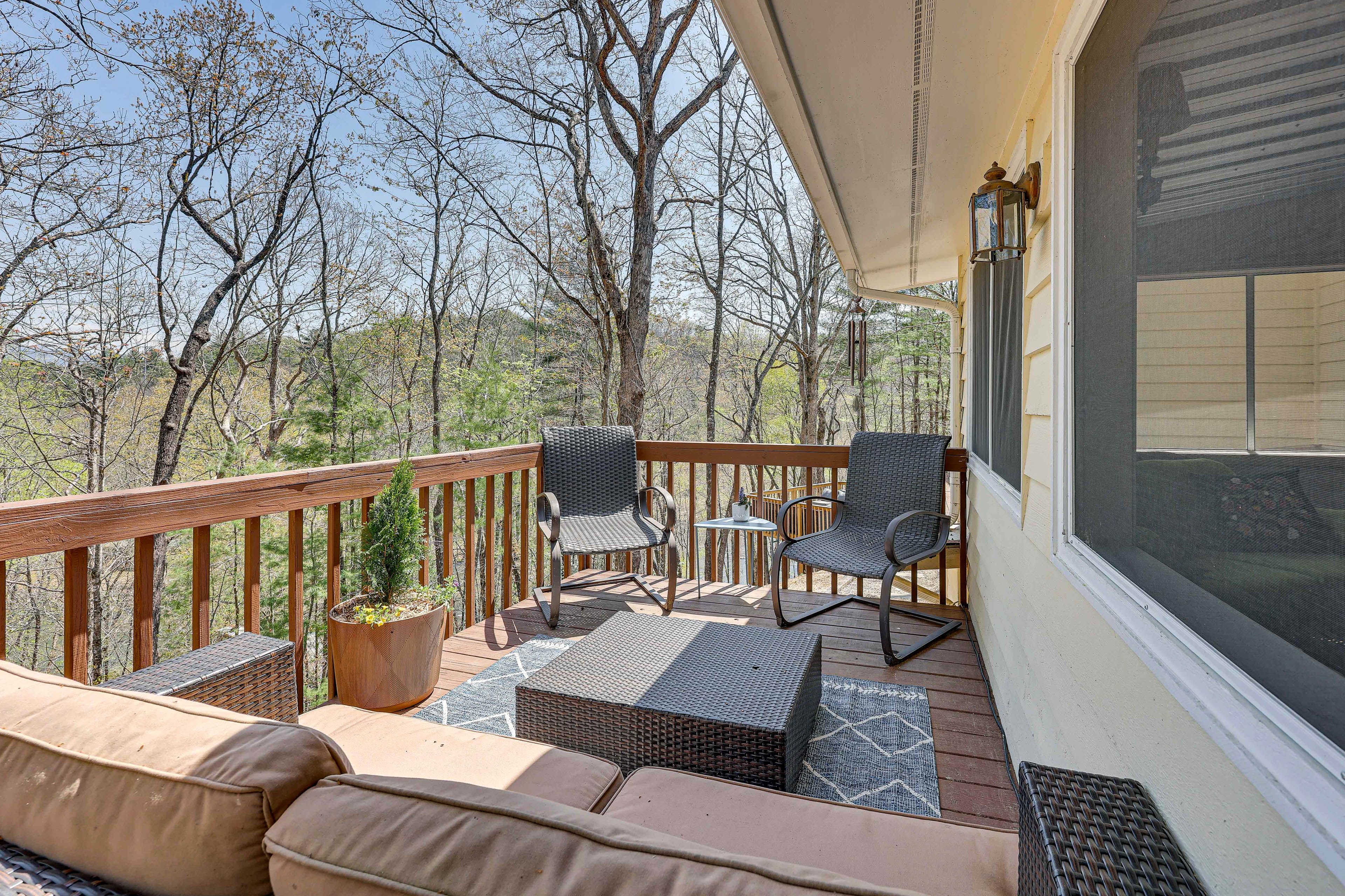 Wraparound Deck | Gas Grill