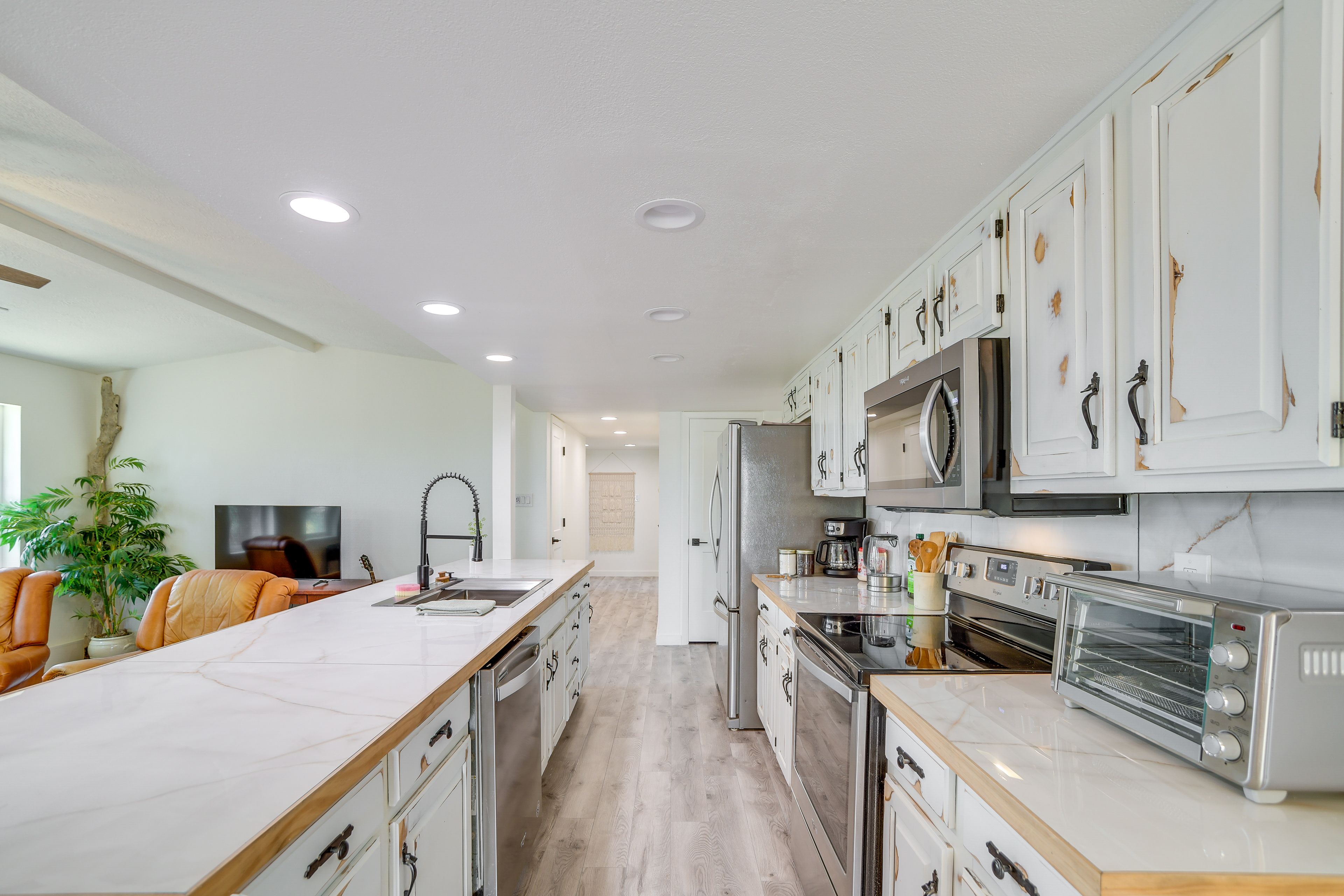 Kitchen | Cooking Basics | Coffee Maker | Paper Towels/Trash Bags Provided