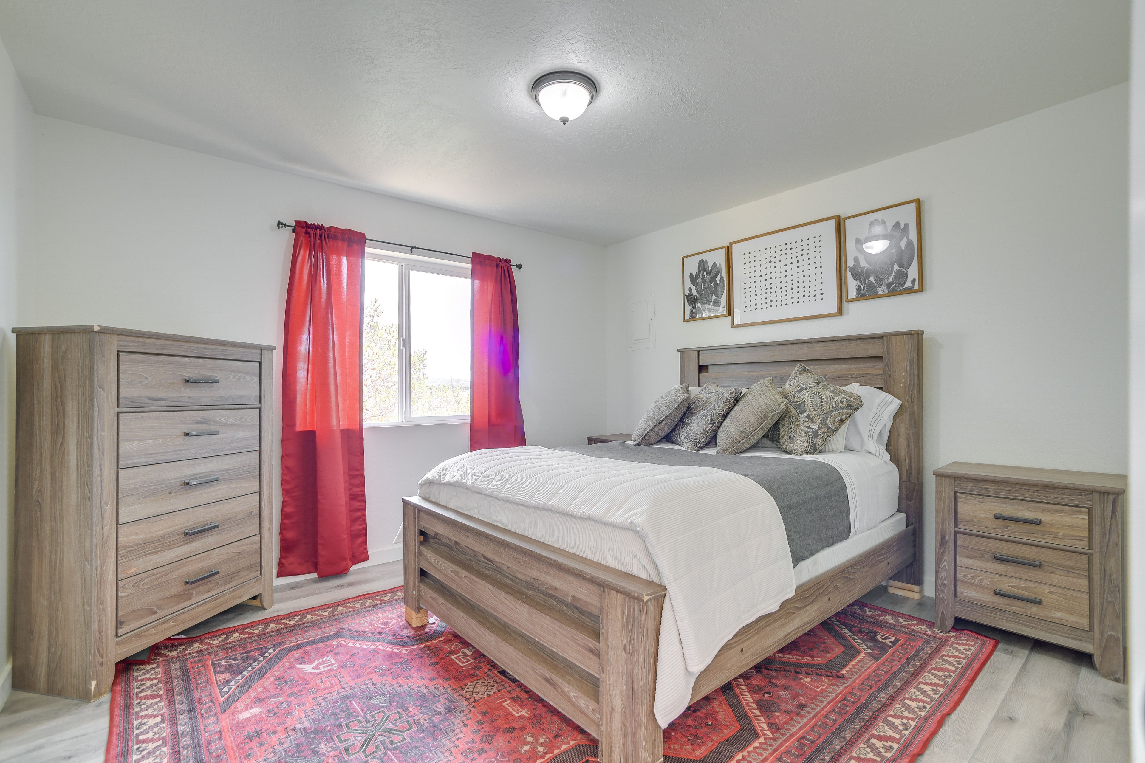 Bedroom 2 | Queen Bed