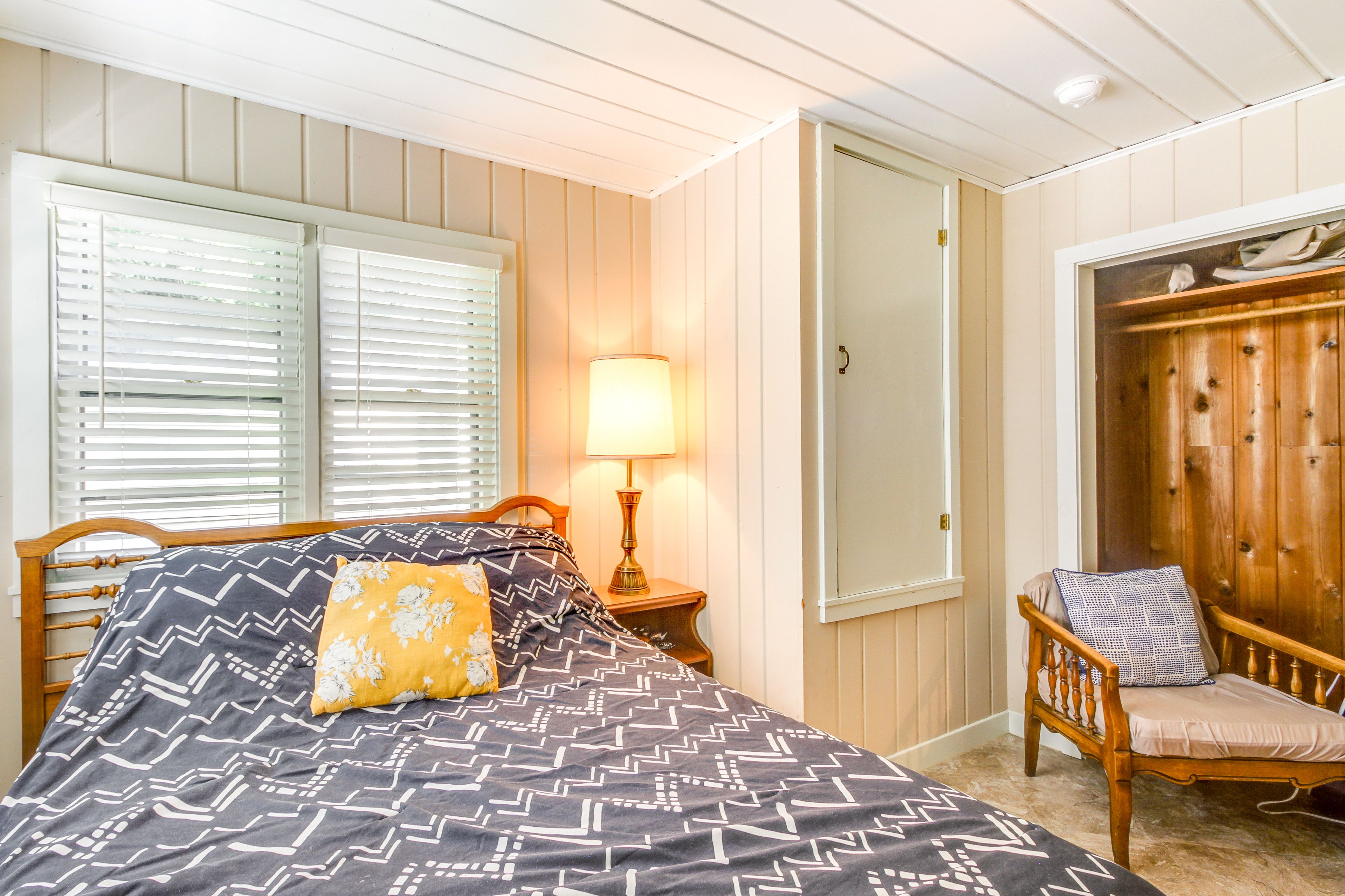 Bedroom 2 | Queen Bed
