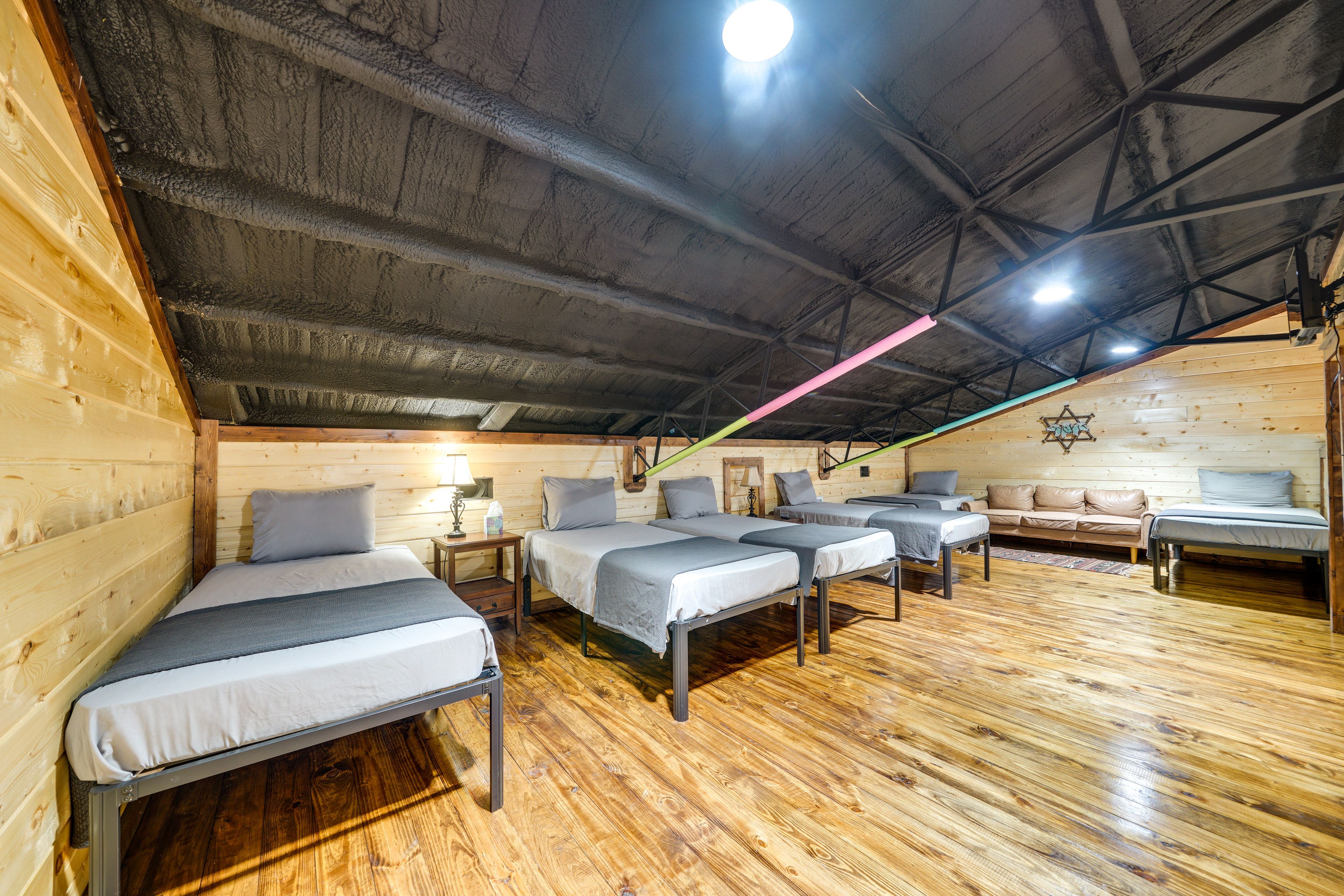 Bedroom 3 (Loft) | 6 Twin Beds | Smart TV