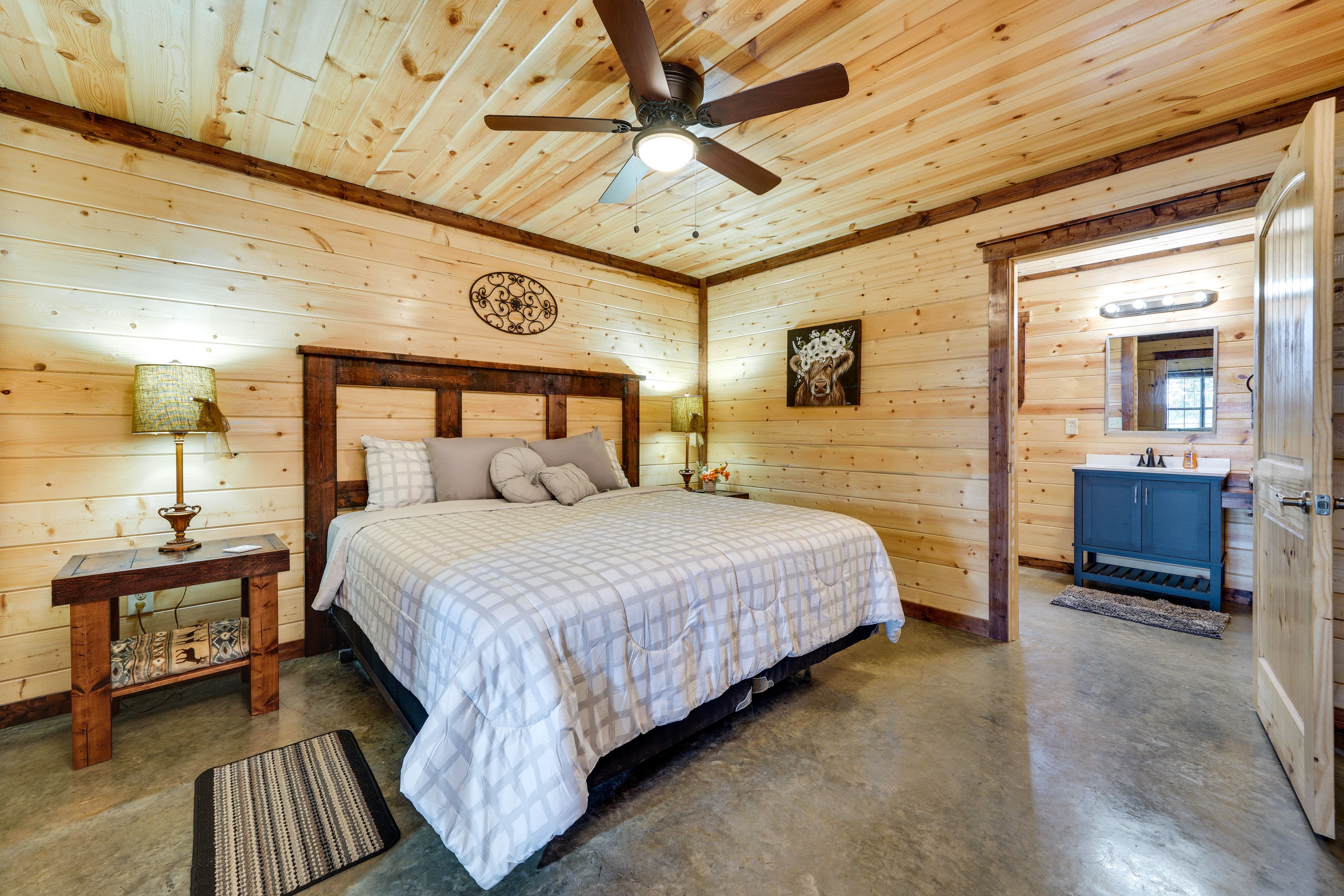 Bedroom 1 | King Bed | Smart TV | Linens Provided