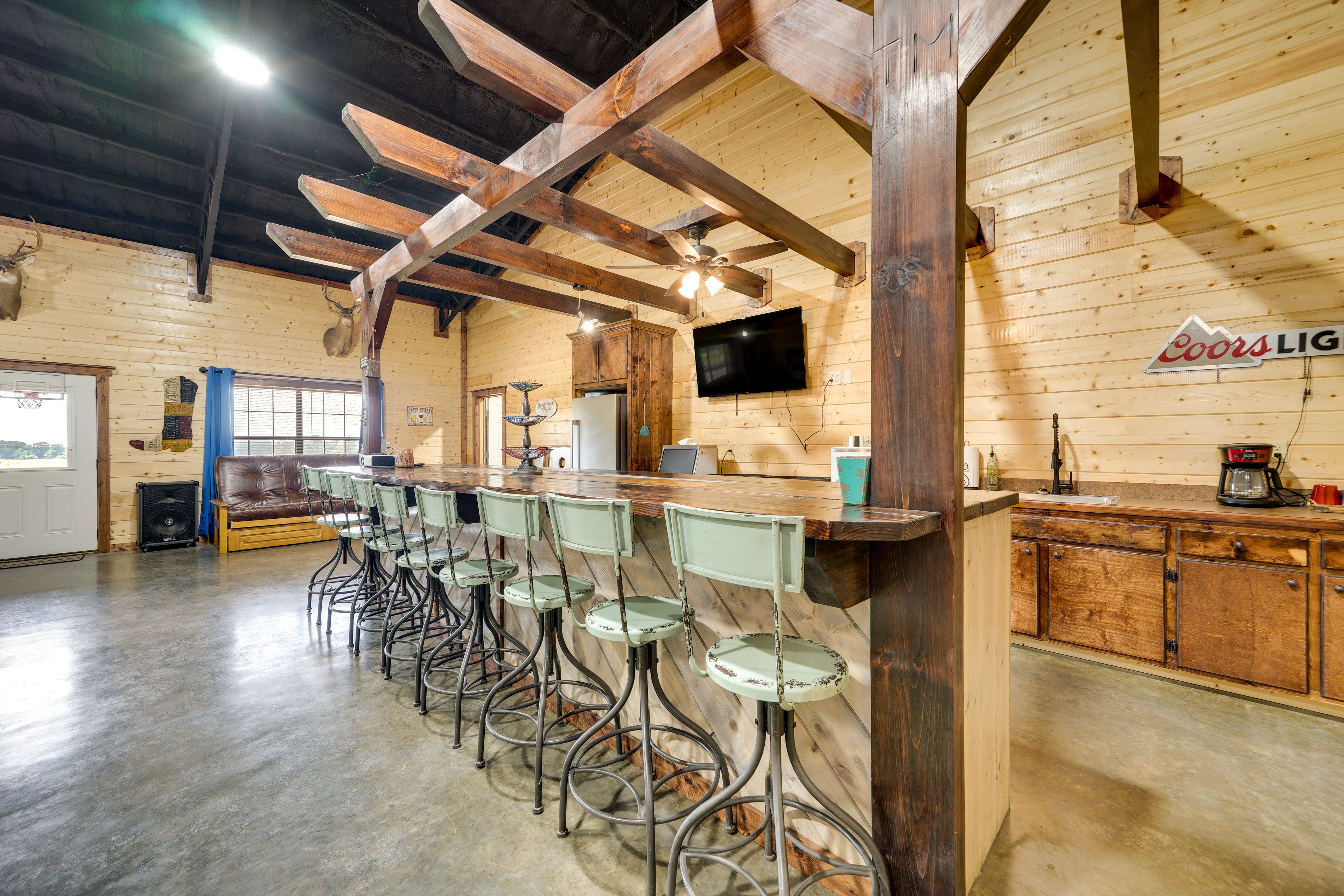 Wet Bar & Bonus Kitchenette | Smart TV