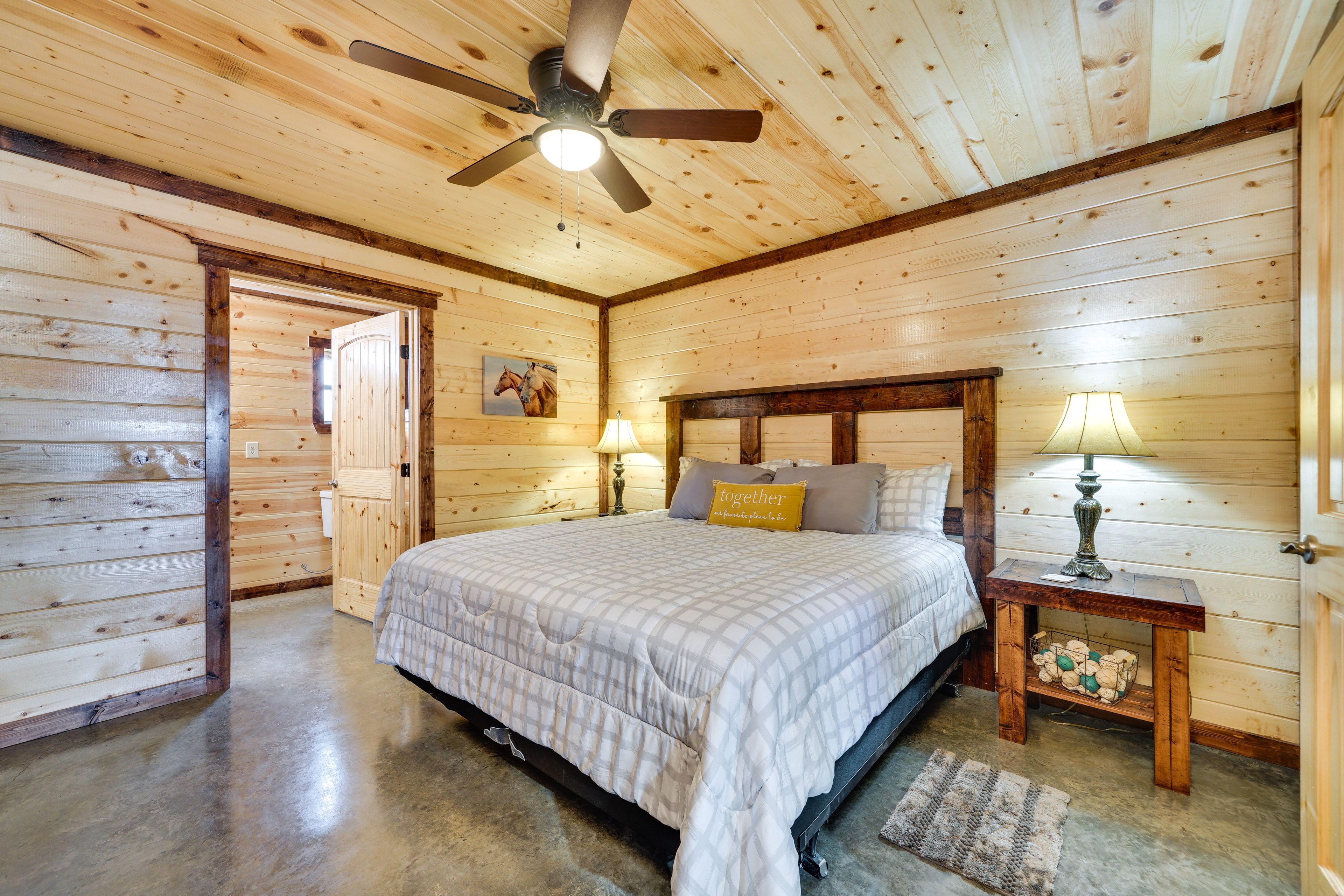 Bedroom 2 | King Bed | Smart TV