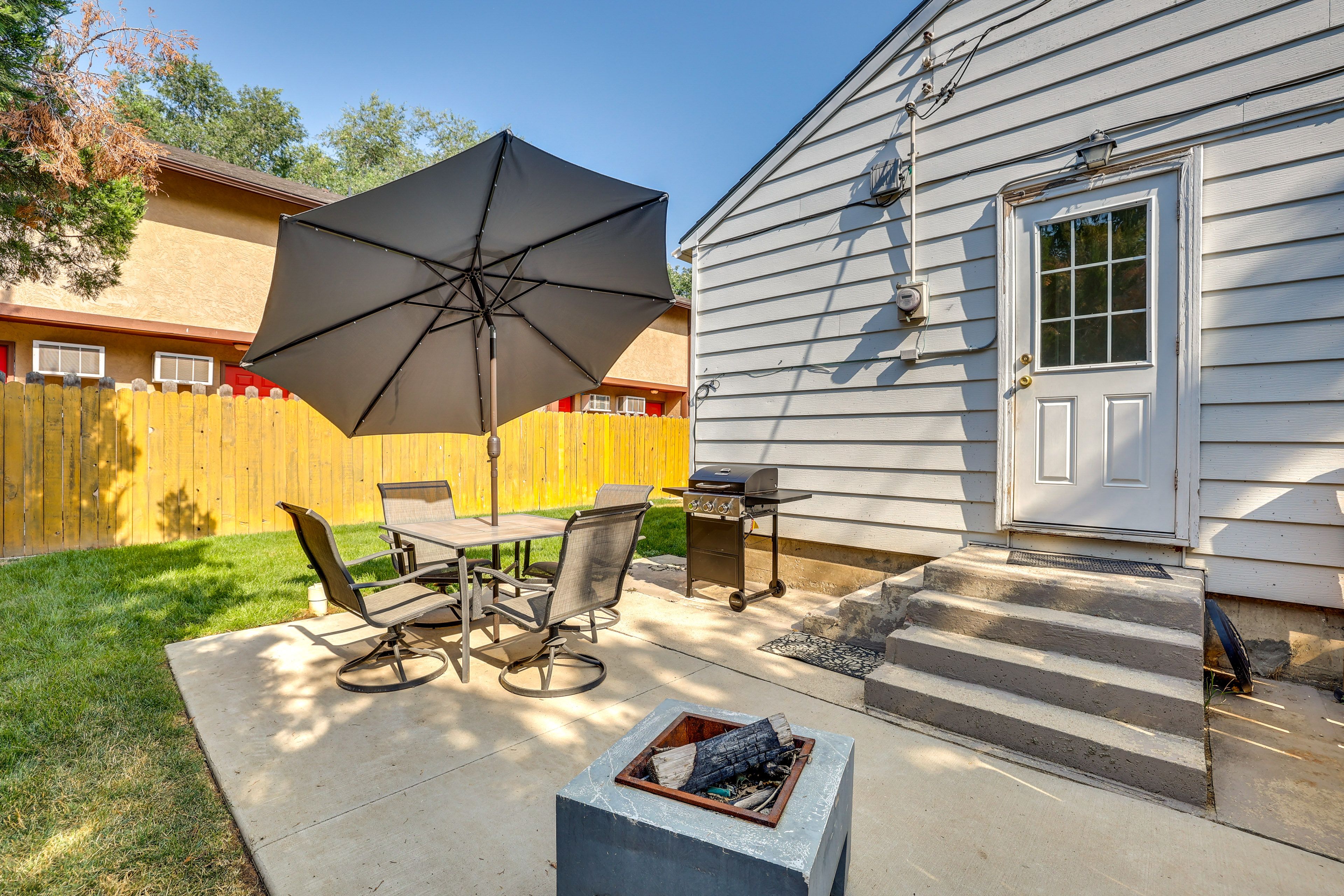 Fenced Backyard | Patio | Fire Pit | Grill | Outdoor Dining Area