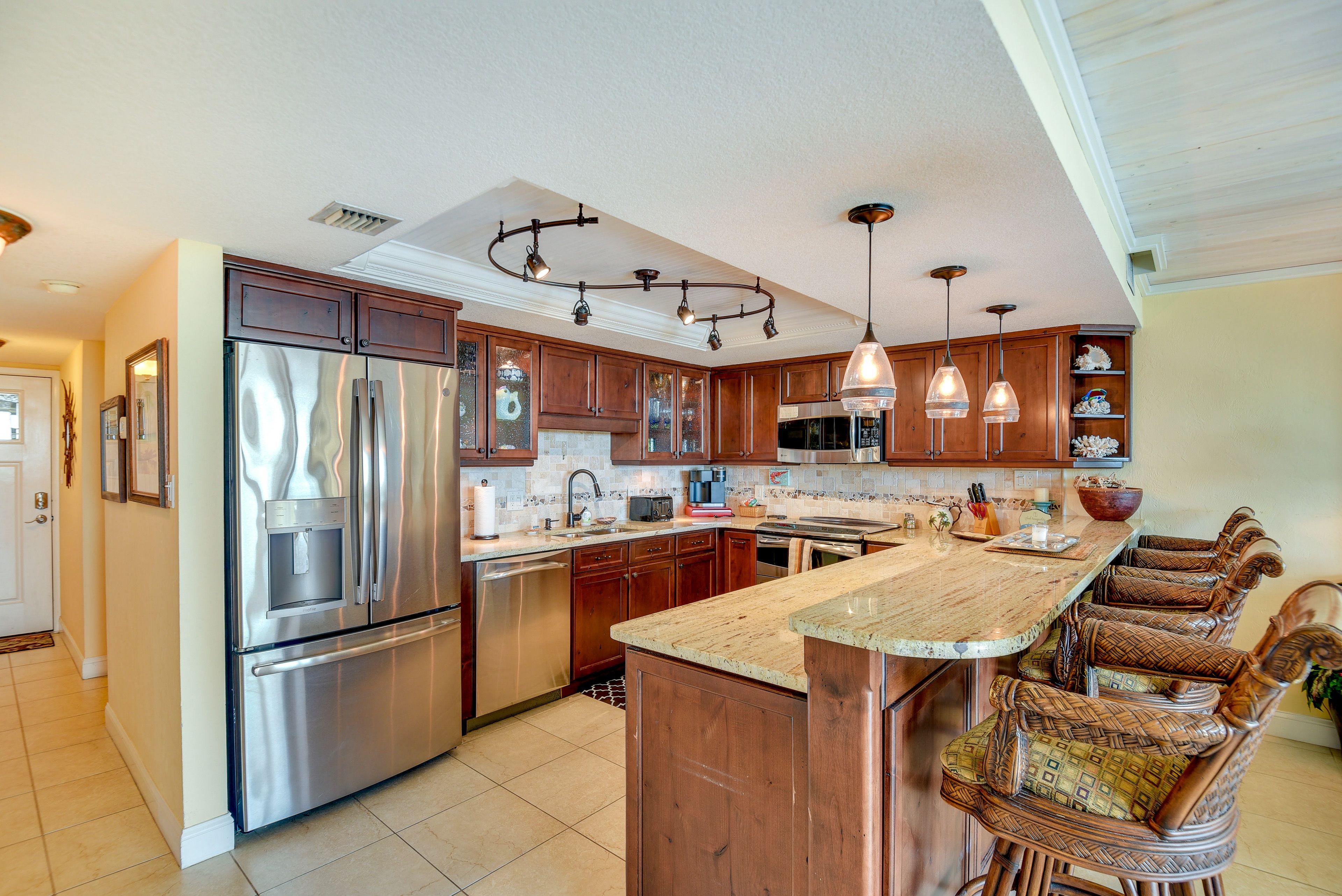 Kitchen | Cooking Basics/Spices | Dishware/Flatware | Coffee Maker | Toaster