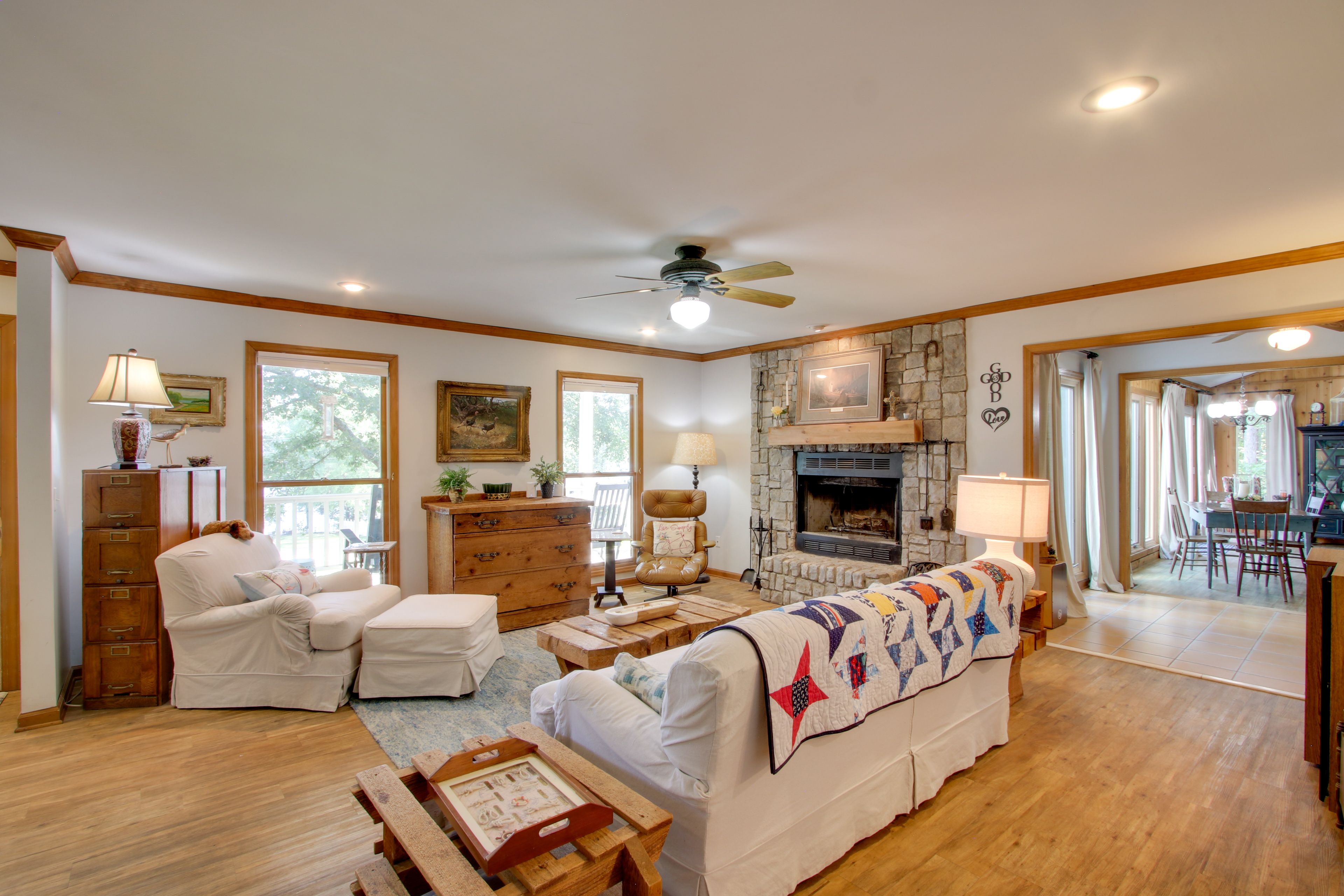 Sitting Room | Free WiFi | Central A/C & Heat