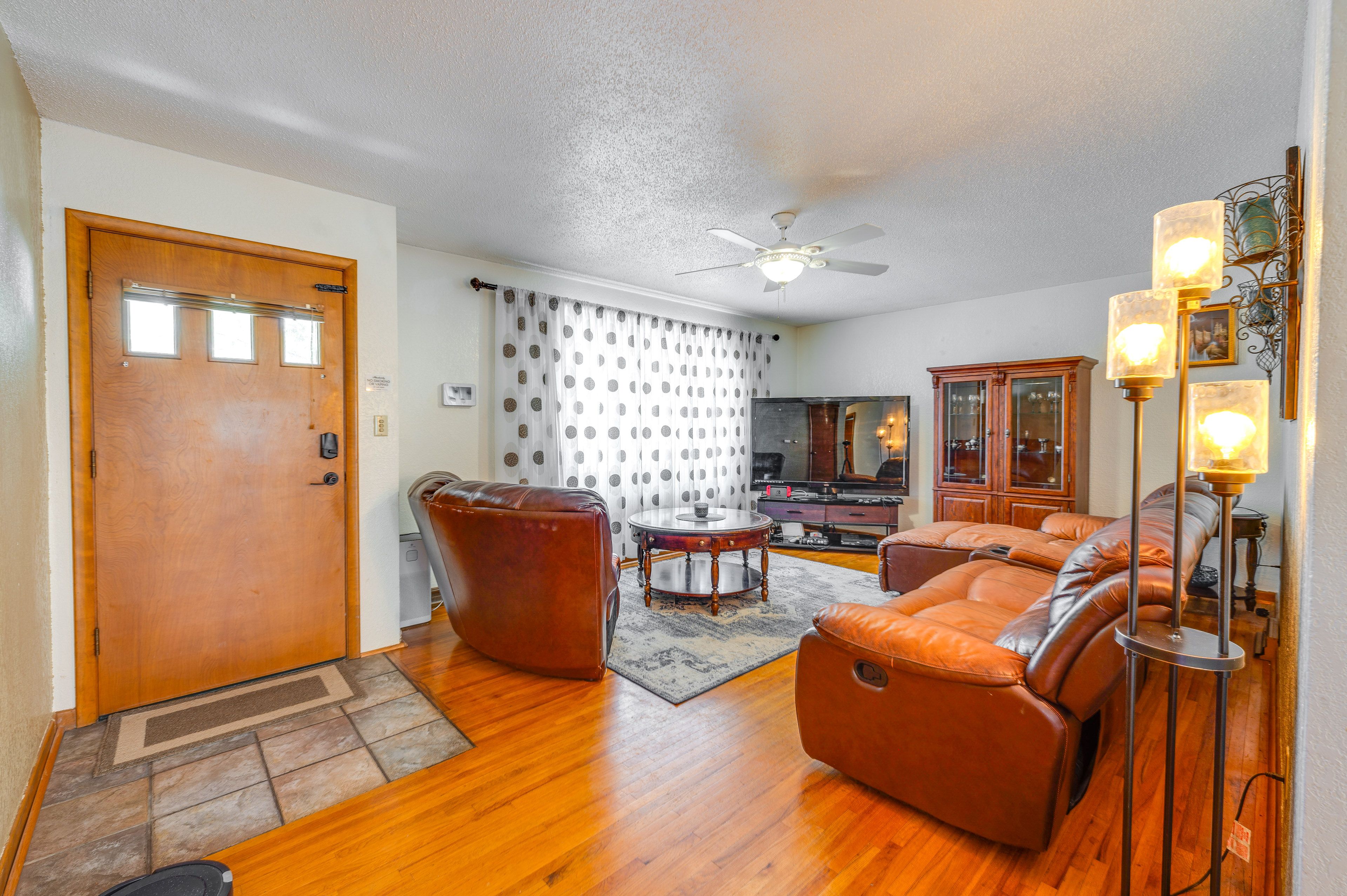 Living Room | Smart TV | Central A/C & Heat