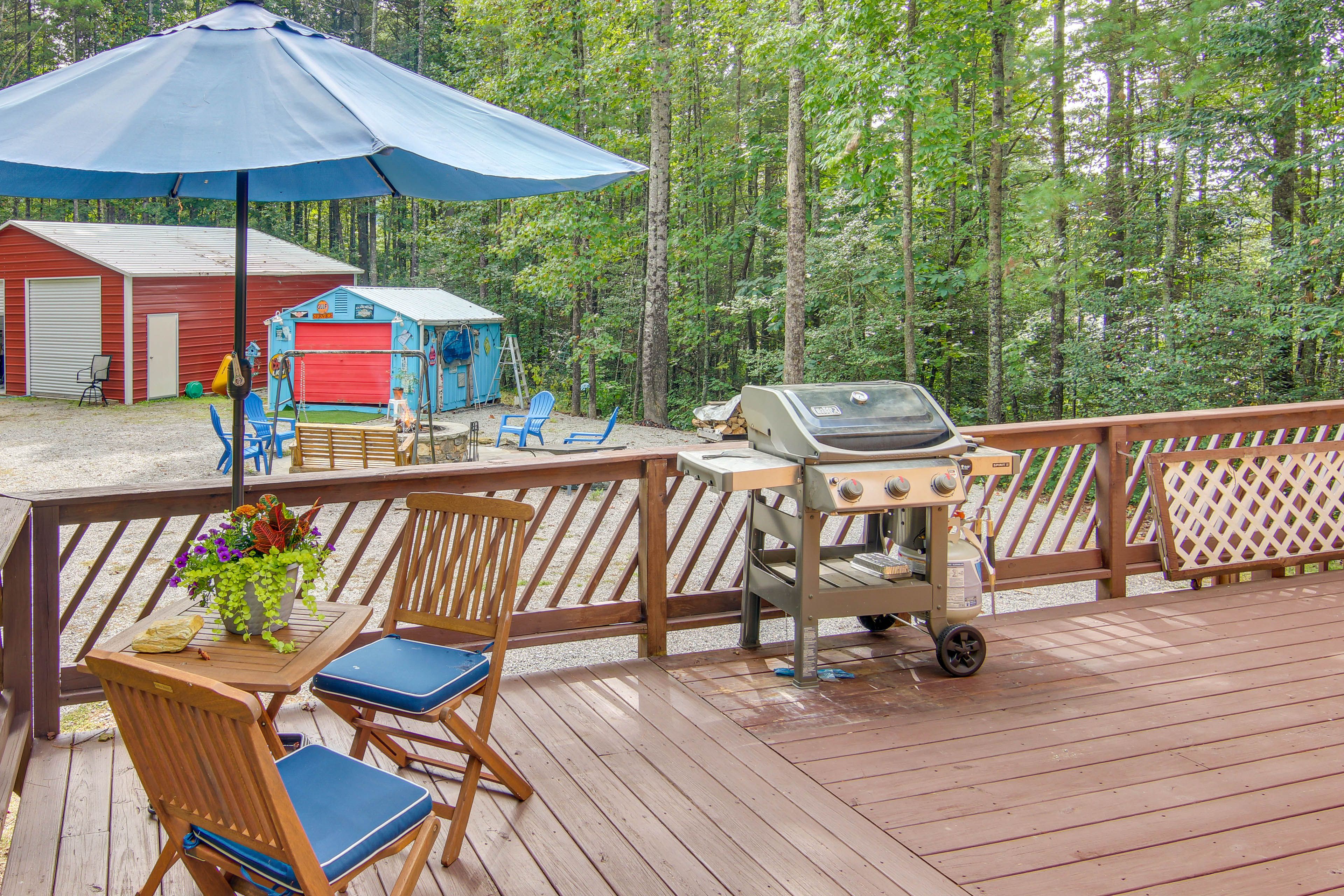Deck | Outdoor Seating Areas | Gas Grill