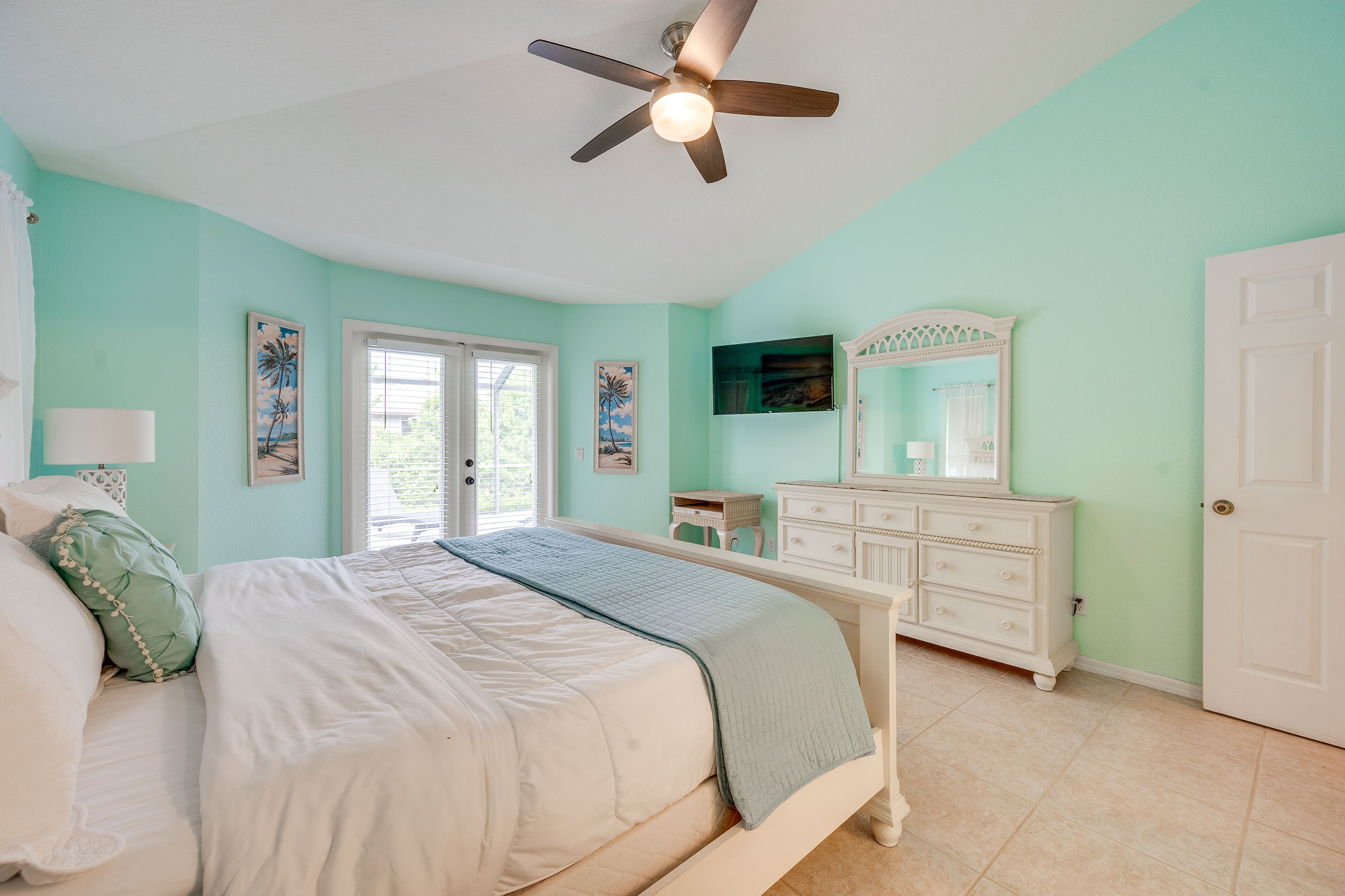 Bedroom 1 | King Bed | En-Suite Bathroom