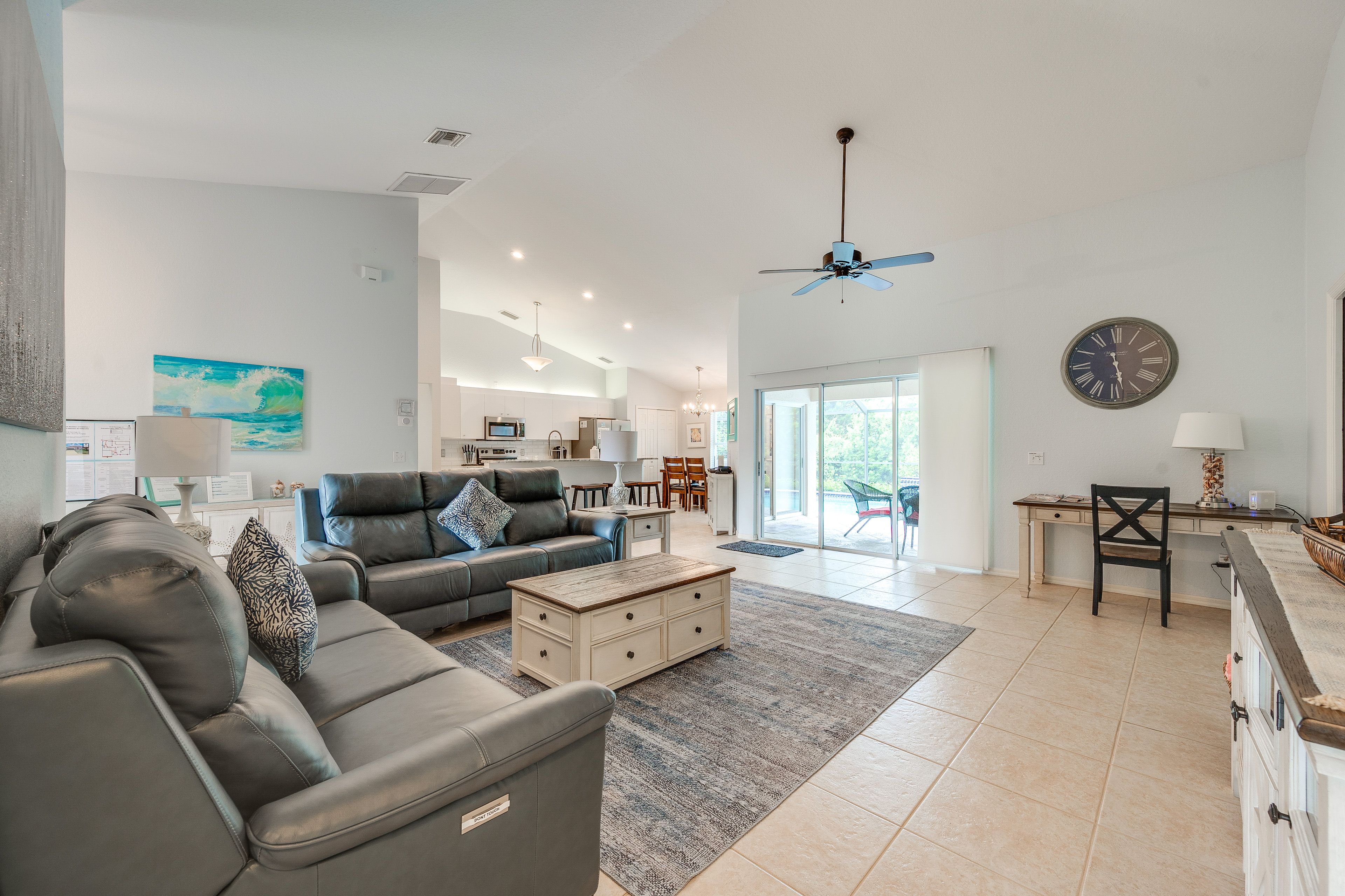 Living Room | Keyless Entry | Central Air Conditioning