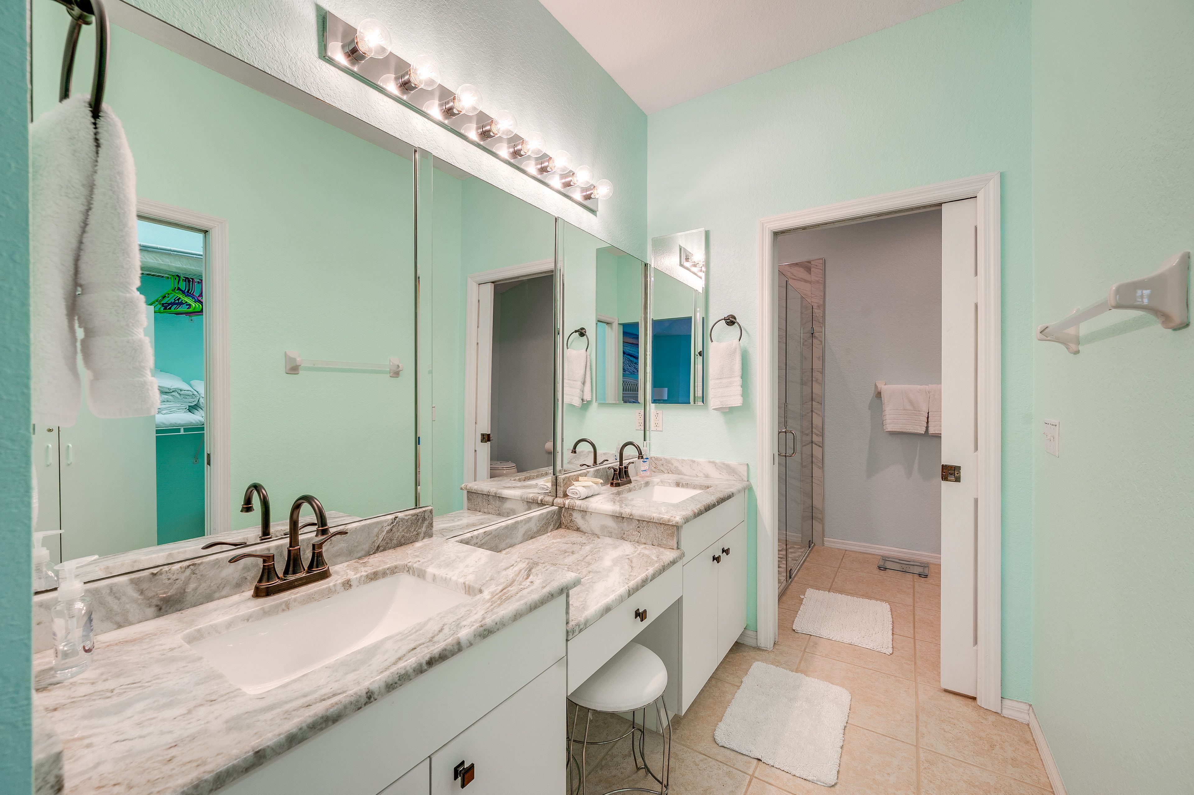 Full Bathroom | Complimentary Toiletries