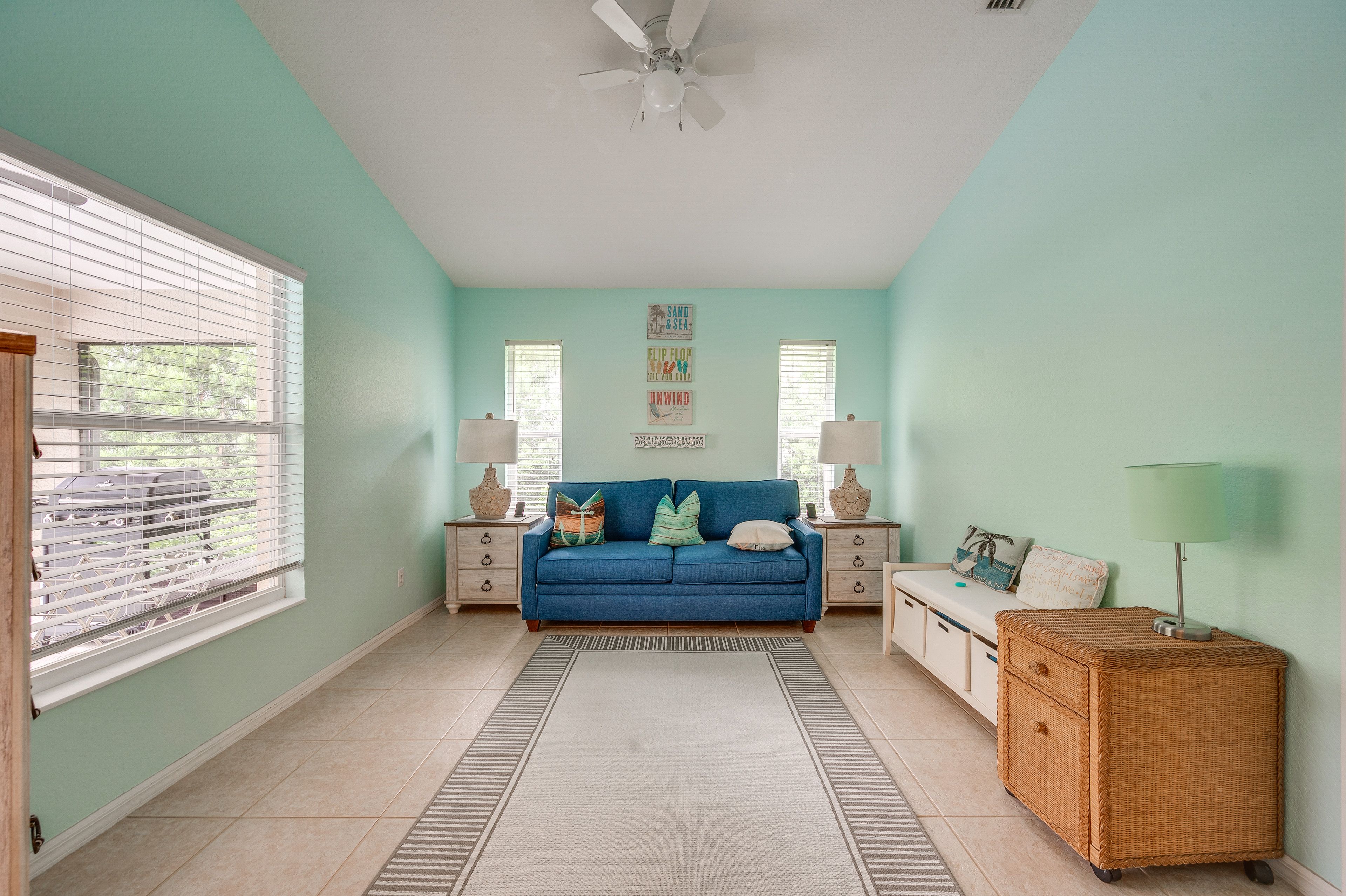 Sitting Room | Queen Sleeper Sofa