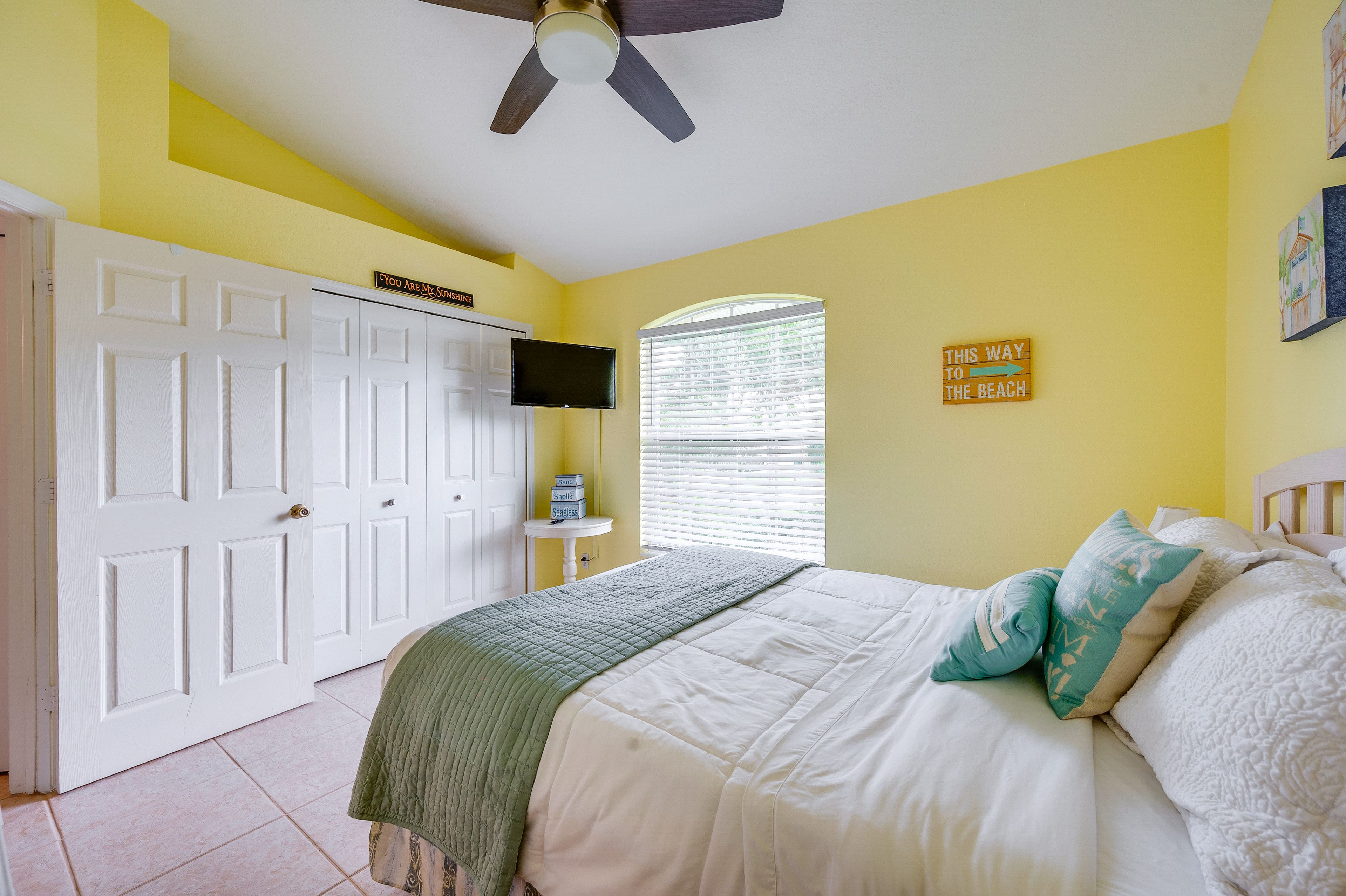 Bedroom 2 | Queen Bed | Smart TV