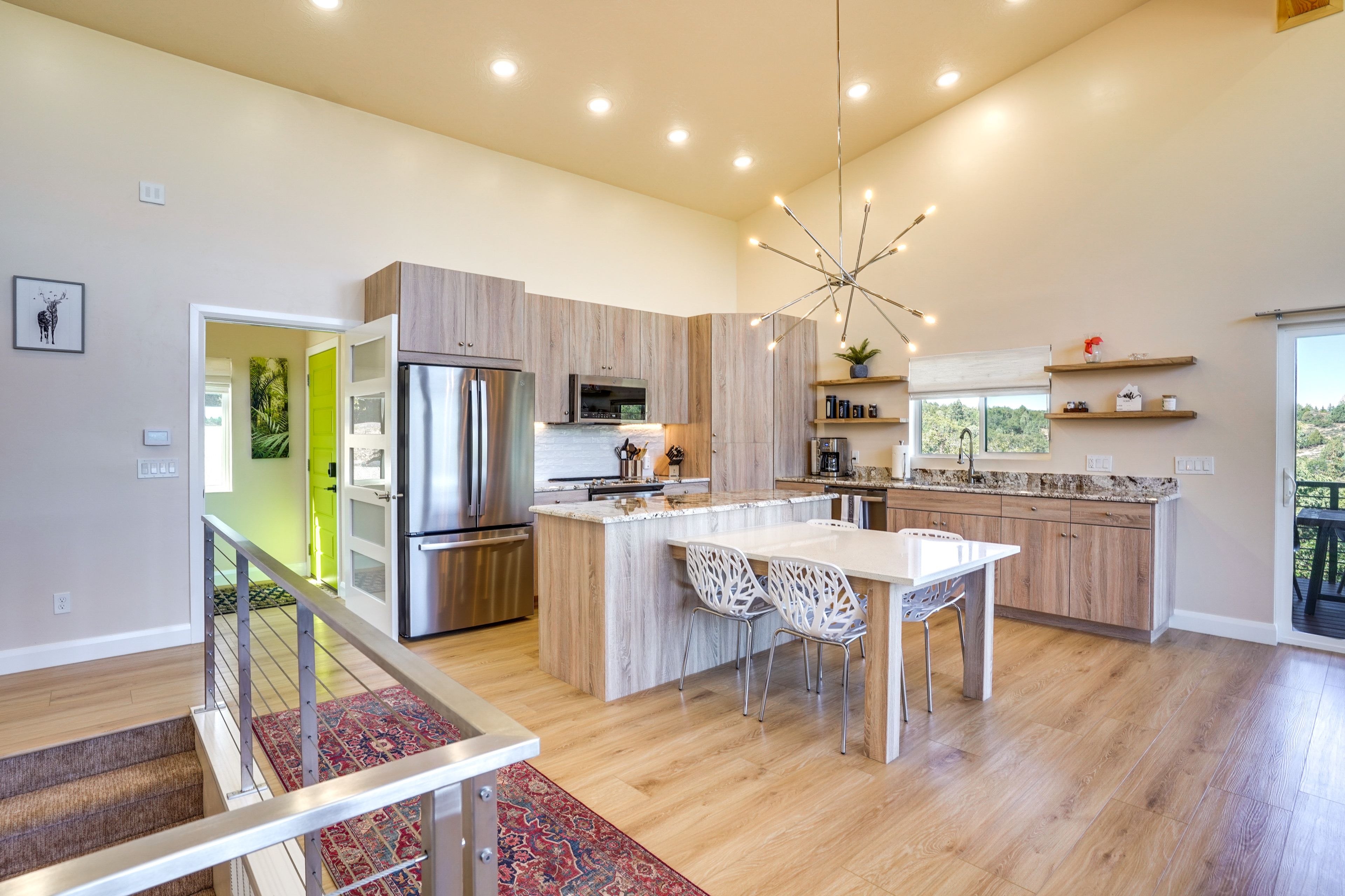 Kitchen | Equipped w/ Cooking Essentials | Breakfast Table