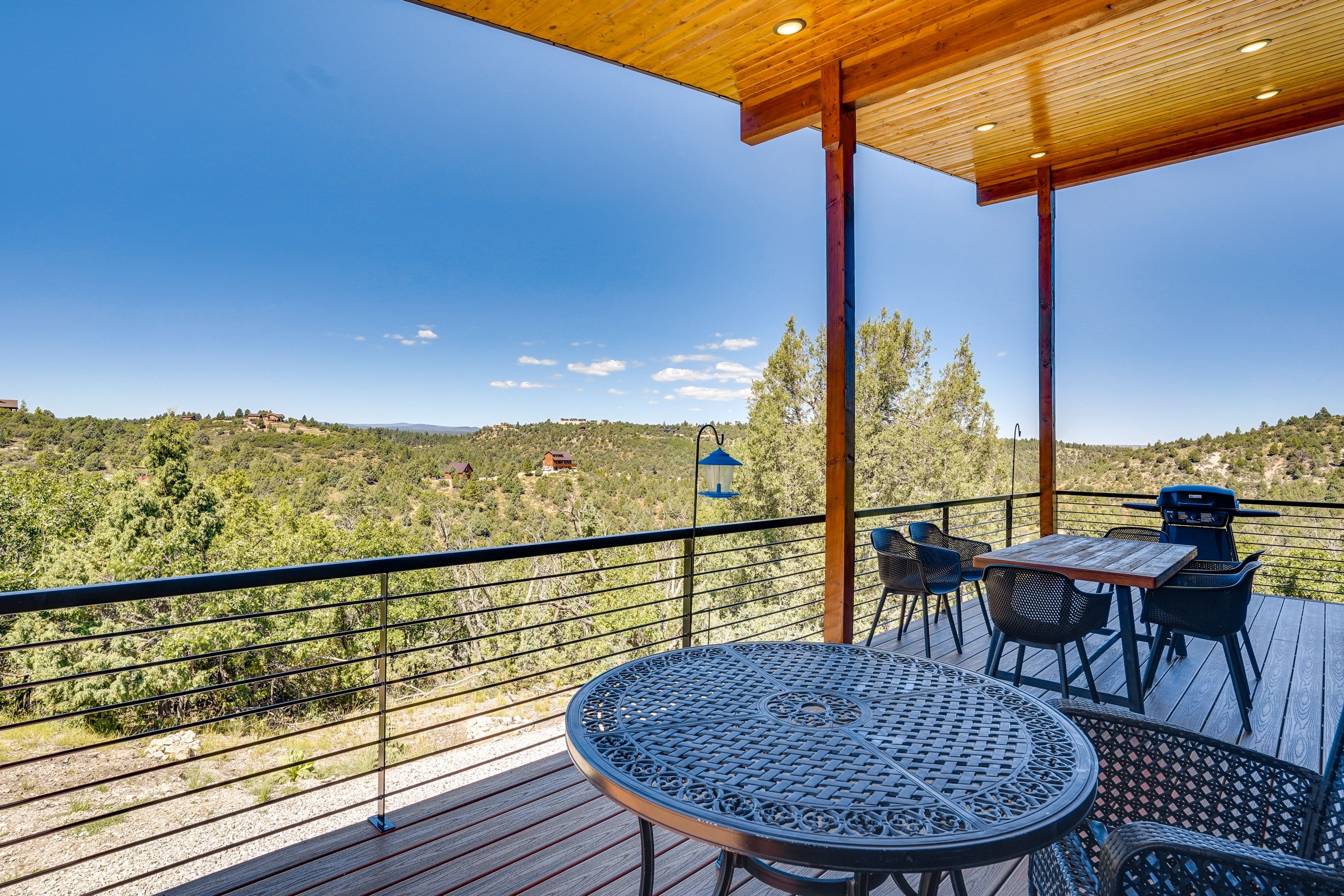 Alton Vacation Rental | 3BR | 2.5BA | 2,324 Sq Ft | Stairs Required