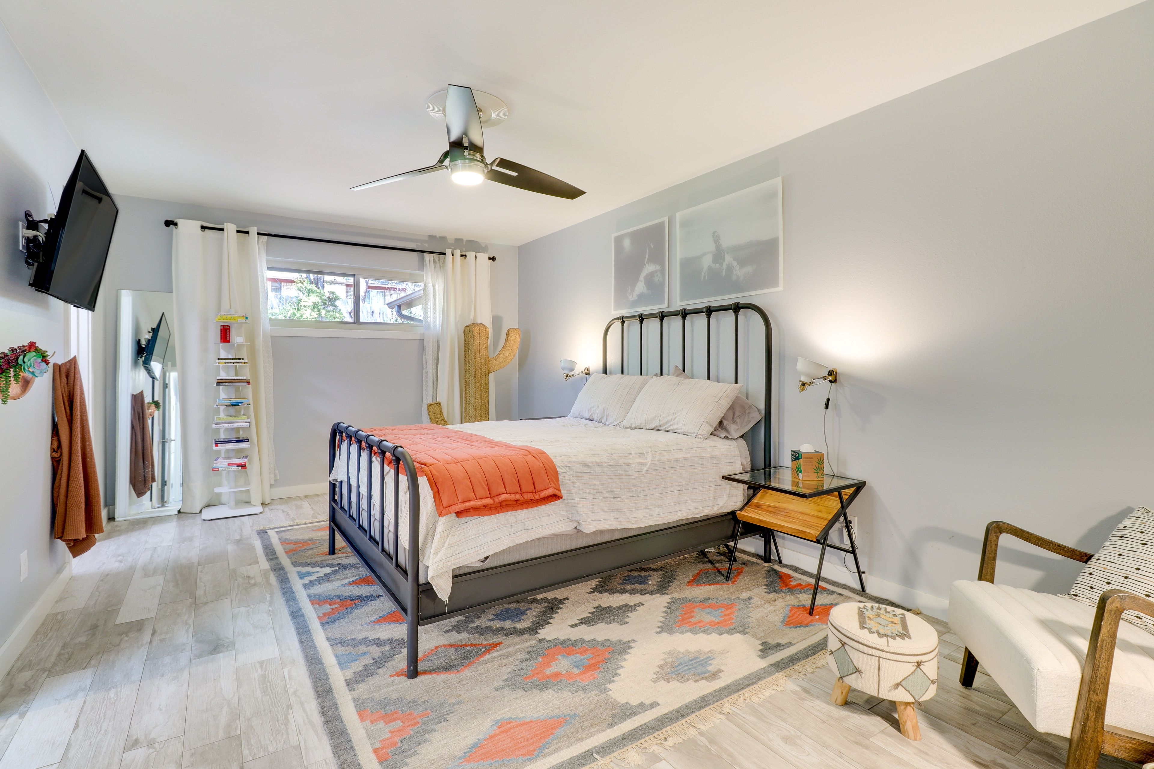Bedroom 1 | Queen Bed | En-Suite Bathroom