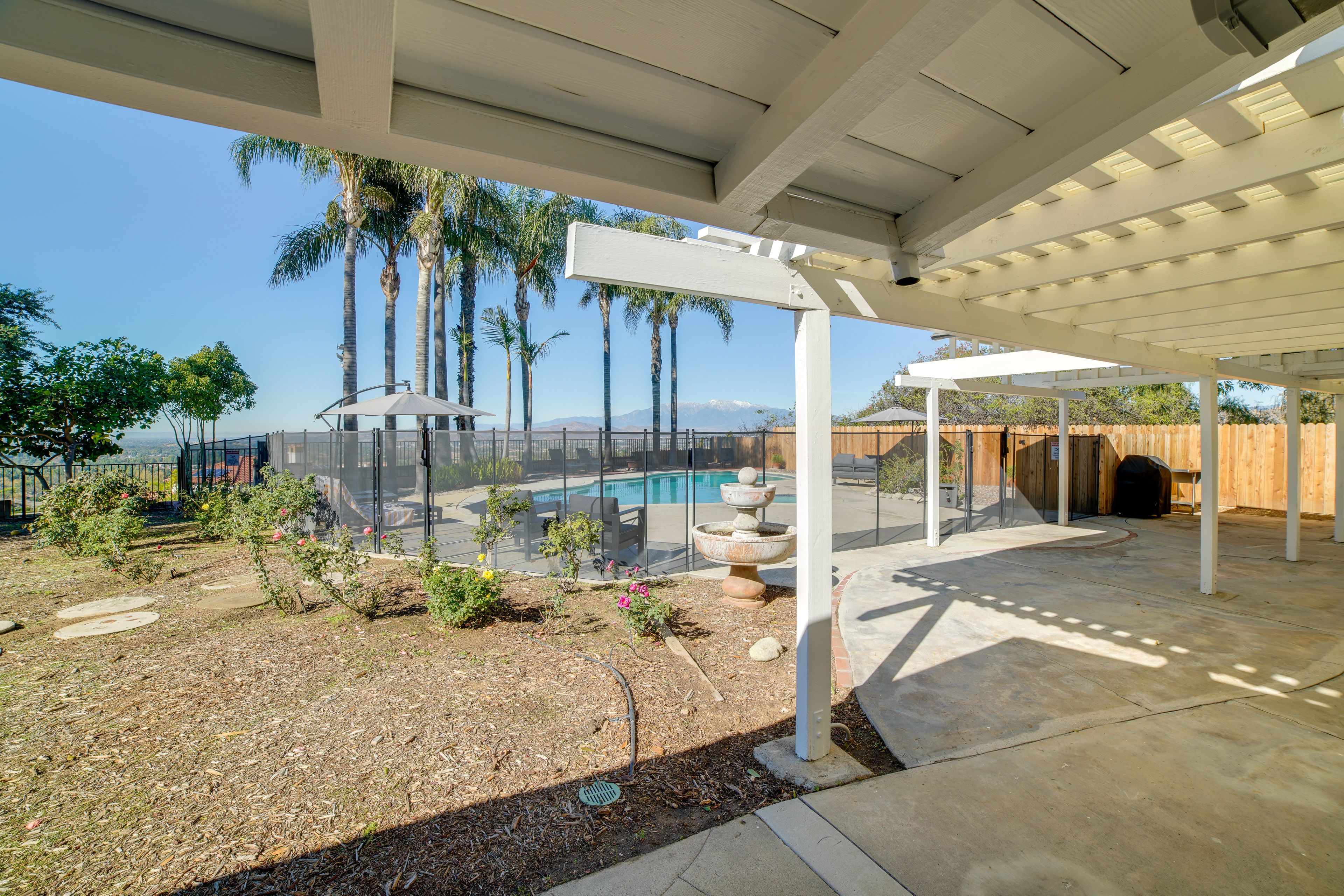 Covered Patio & Pergola | Gas Grill